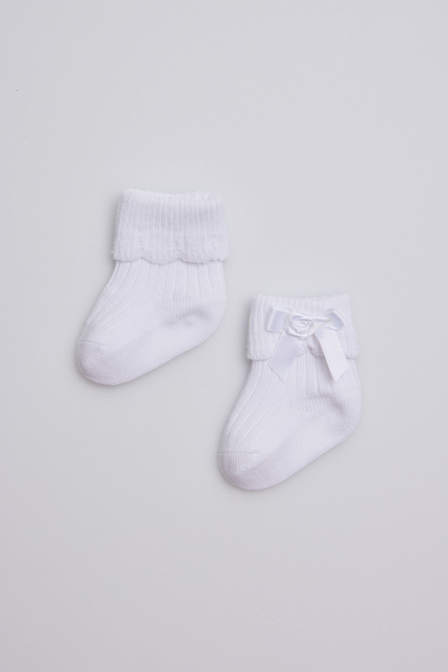 Calcetines canalé con lazo recién nacido blanco