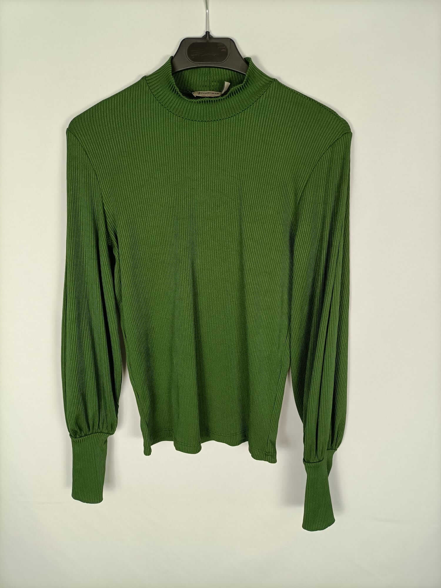 STRADIVARIUS. Top verde canalé T.s