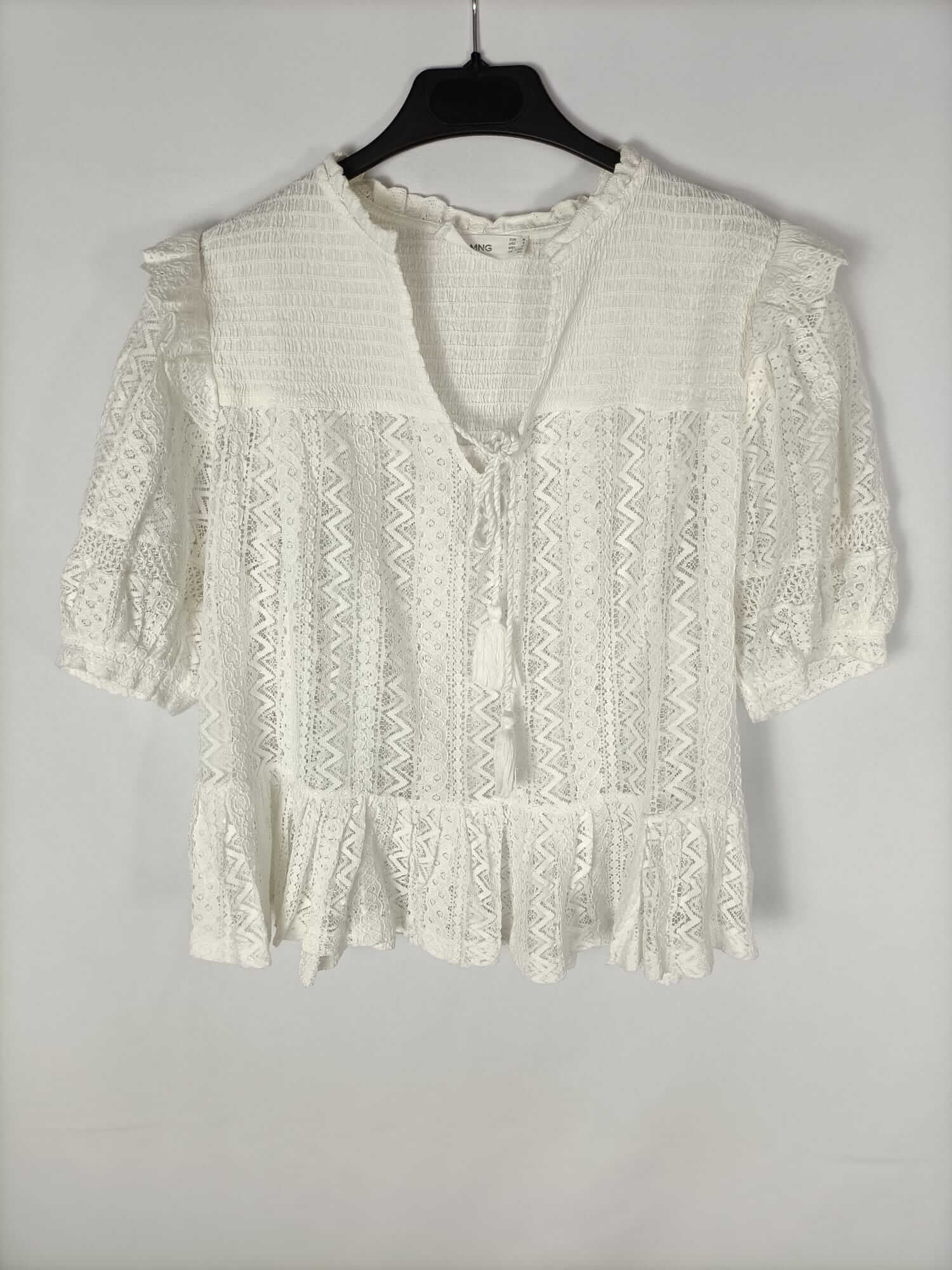 MANGO. Top beige encaje T.m