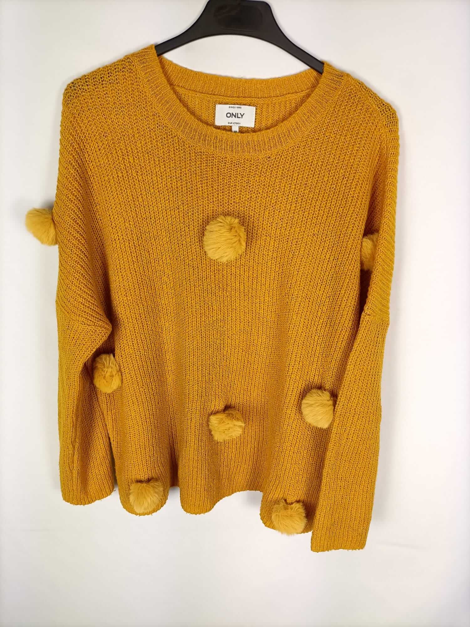 ONLY. Jersey mostaza pompones T.m