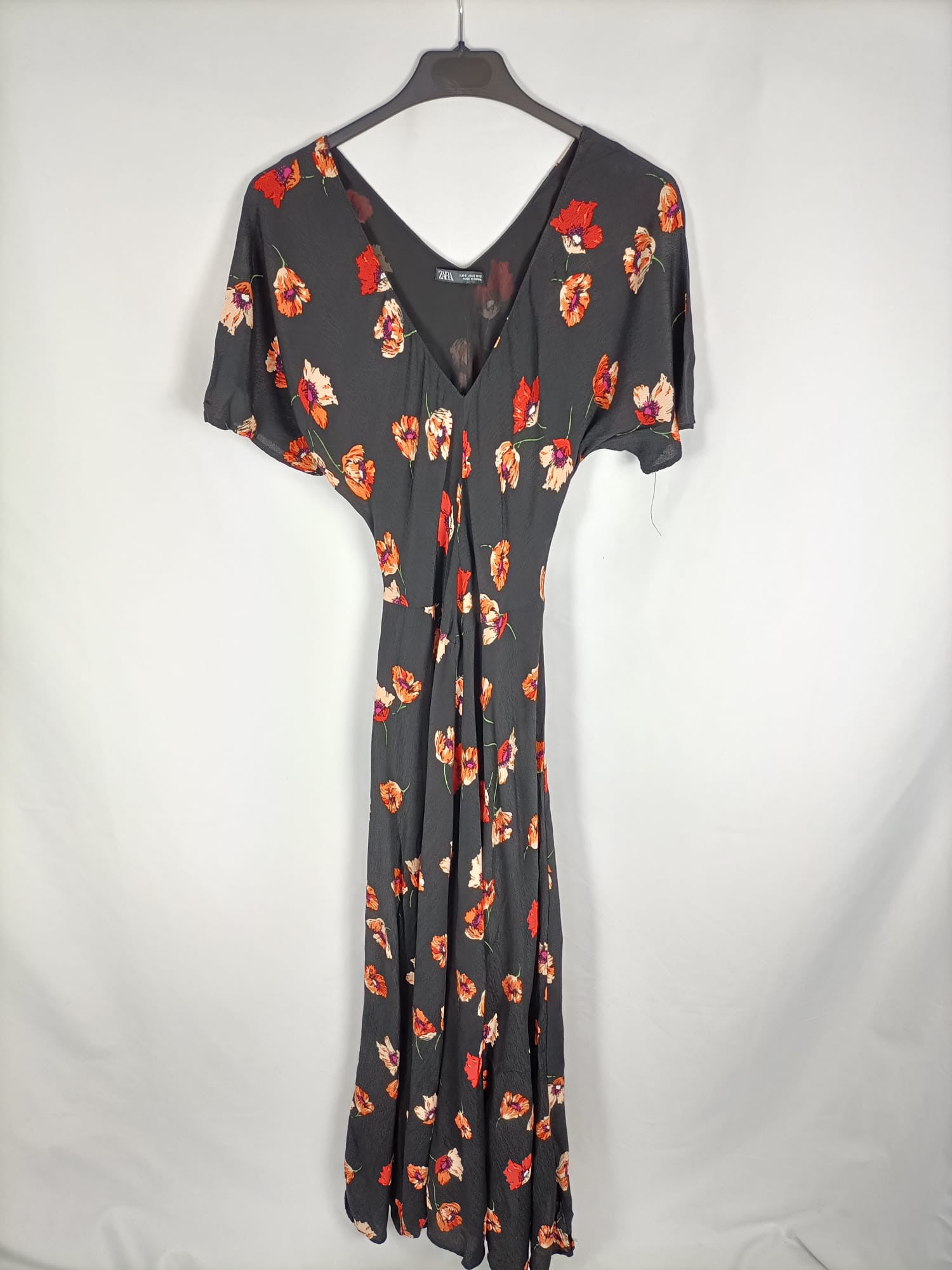 ZARA. Vestido negro flores T.s