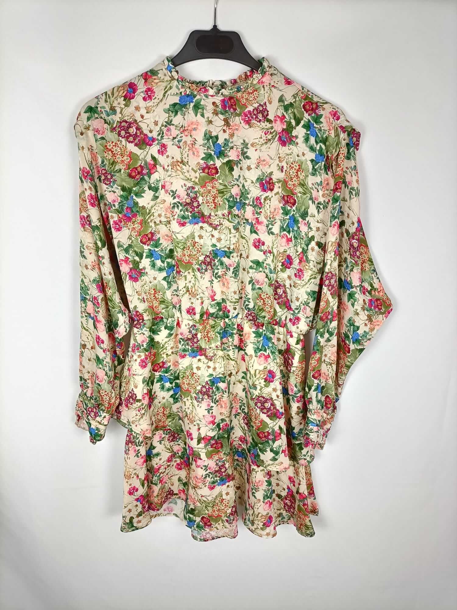 ZARA. Vestido beige flores T.xs