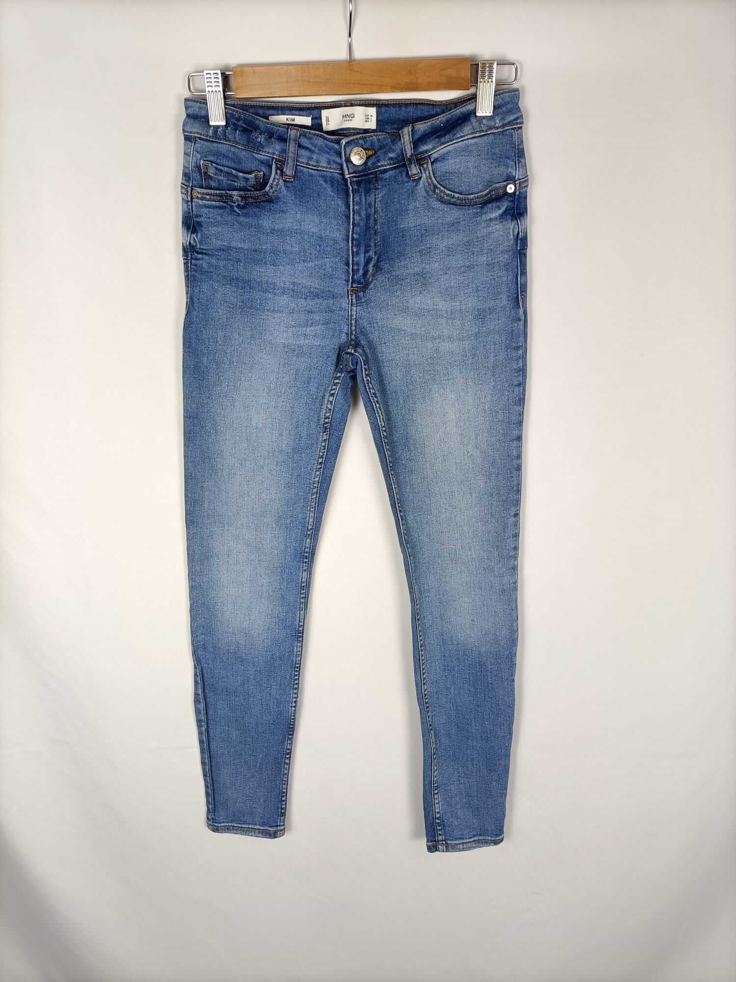 MANGO. Pantalón clarito vaquero T.36