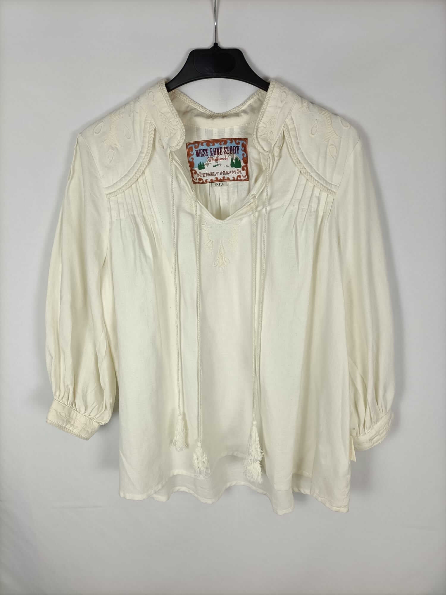 WEST LOVE STORY. Blusa beige bordada T.s