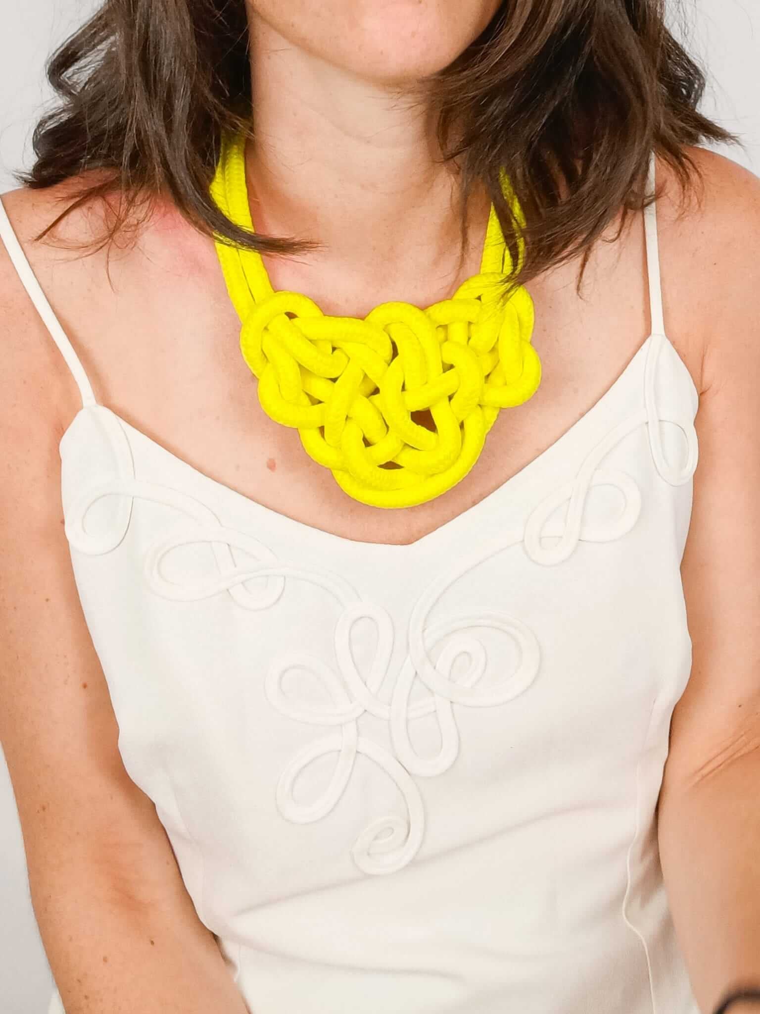 ZARA.Collar cabo amarillo