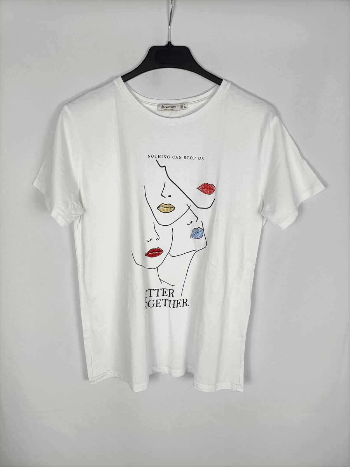 STRADIVARIUS.Camiseta abalorios T.M