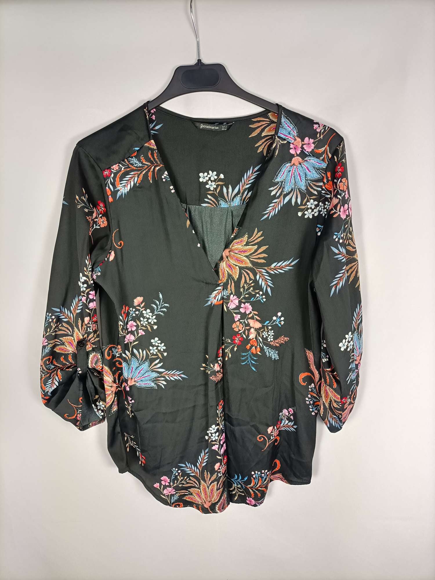 STRADIVARIUS.Blusa negra fluida T.m