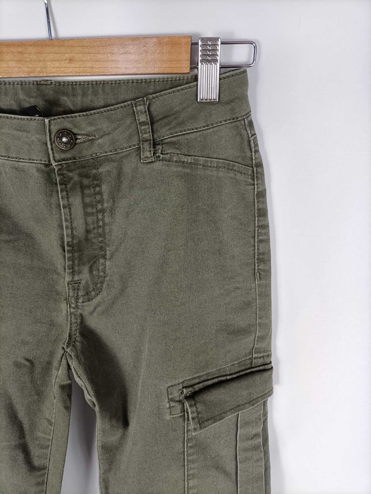 CALCEDONIA. Pantalón estilo leggins verdes T.s