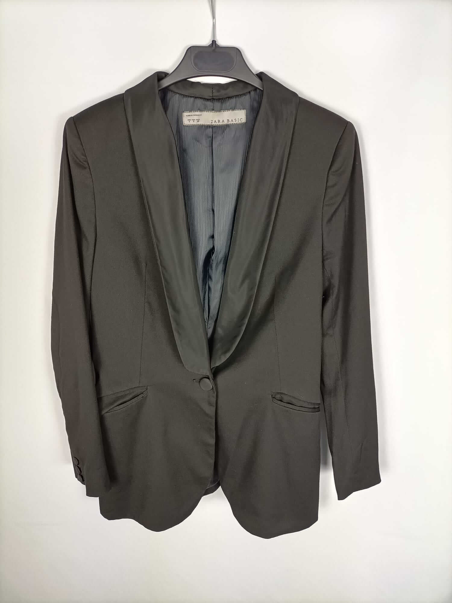 ZARA.Blazer negra estilo smoking T.s