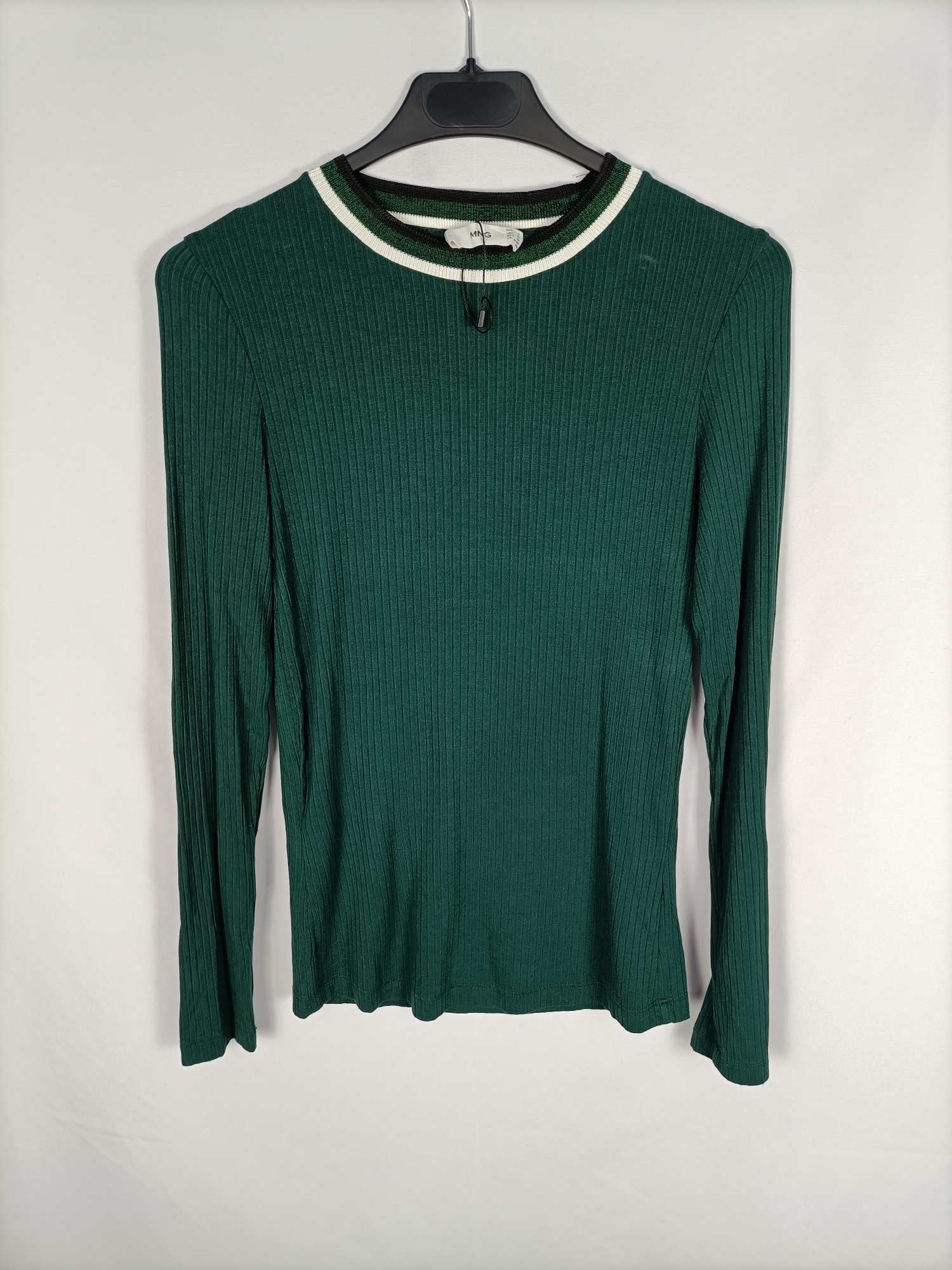 MANGO.Camiseta verde T.s