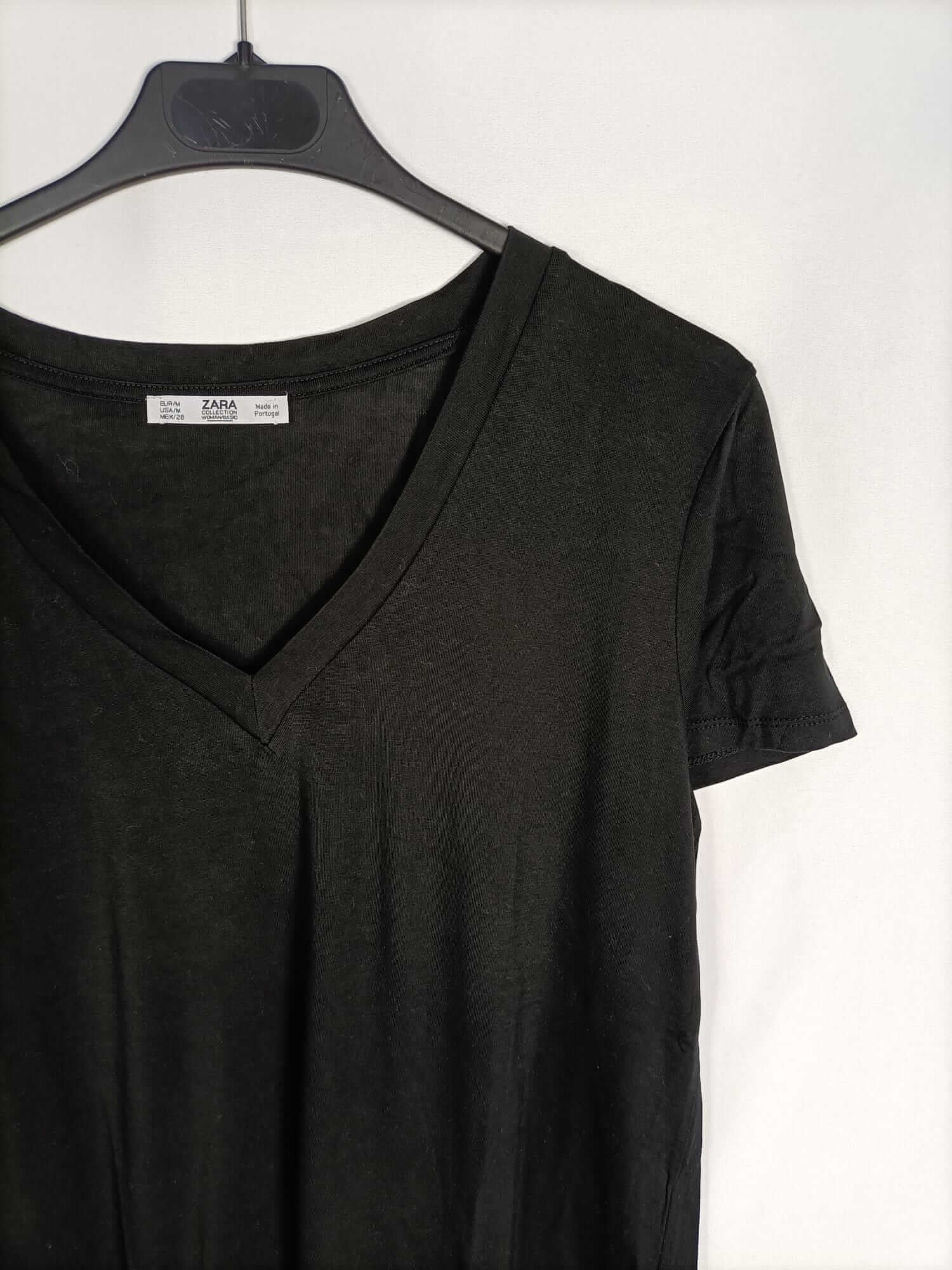 ZARA. Camiseta negra básica T.m