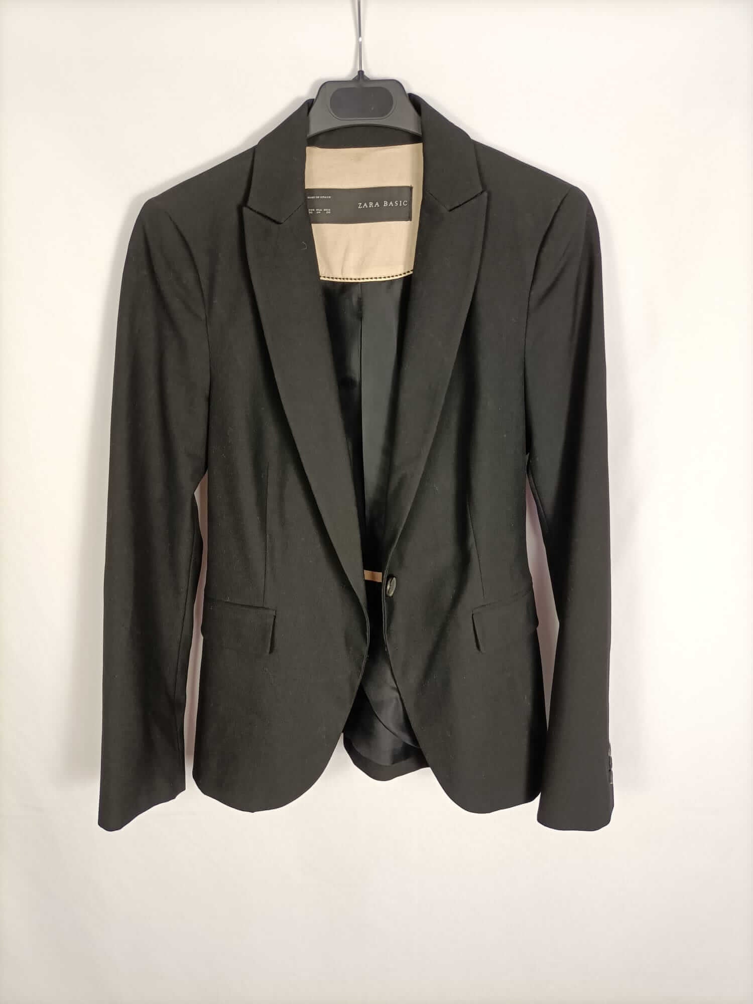 ZARA. Blazer negra T.36