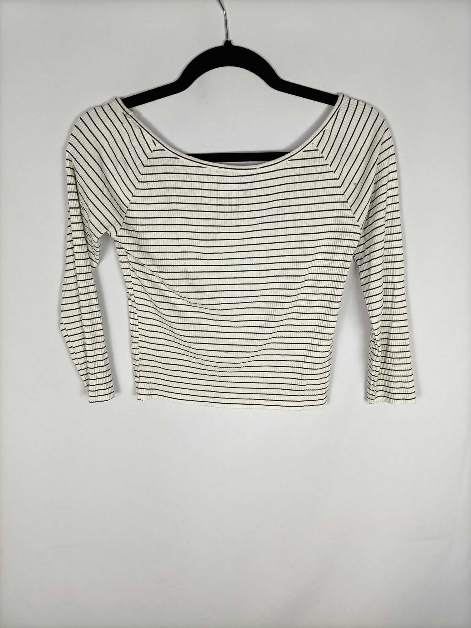 PULL&BEAR. Top canalé rayas T.l