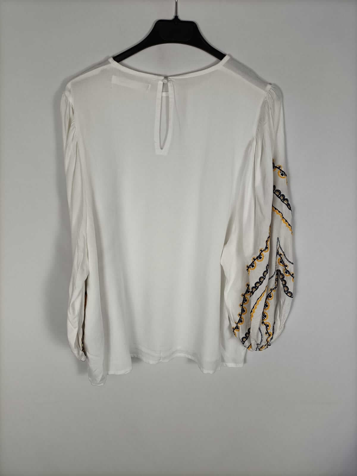 SFERA. Blusa mangas bordadas T.l