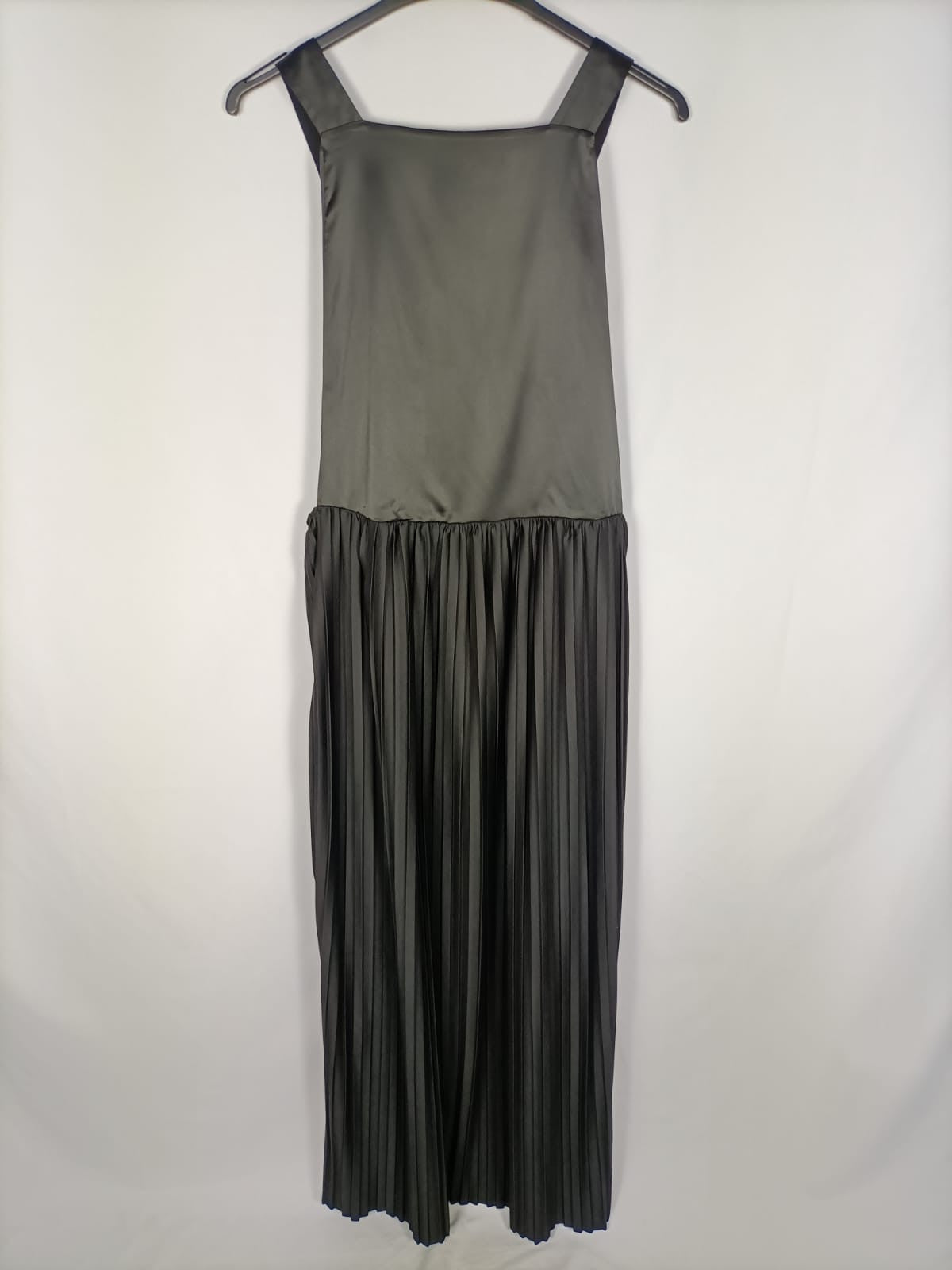 ZARA. Vestido negro fluido T.s