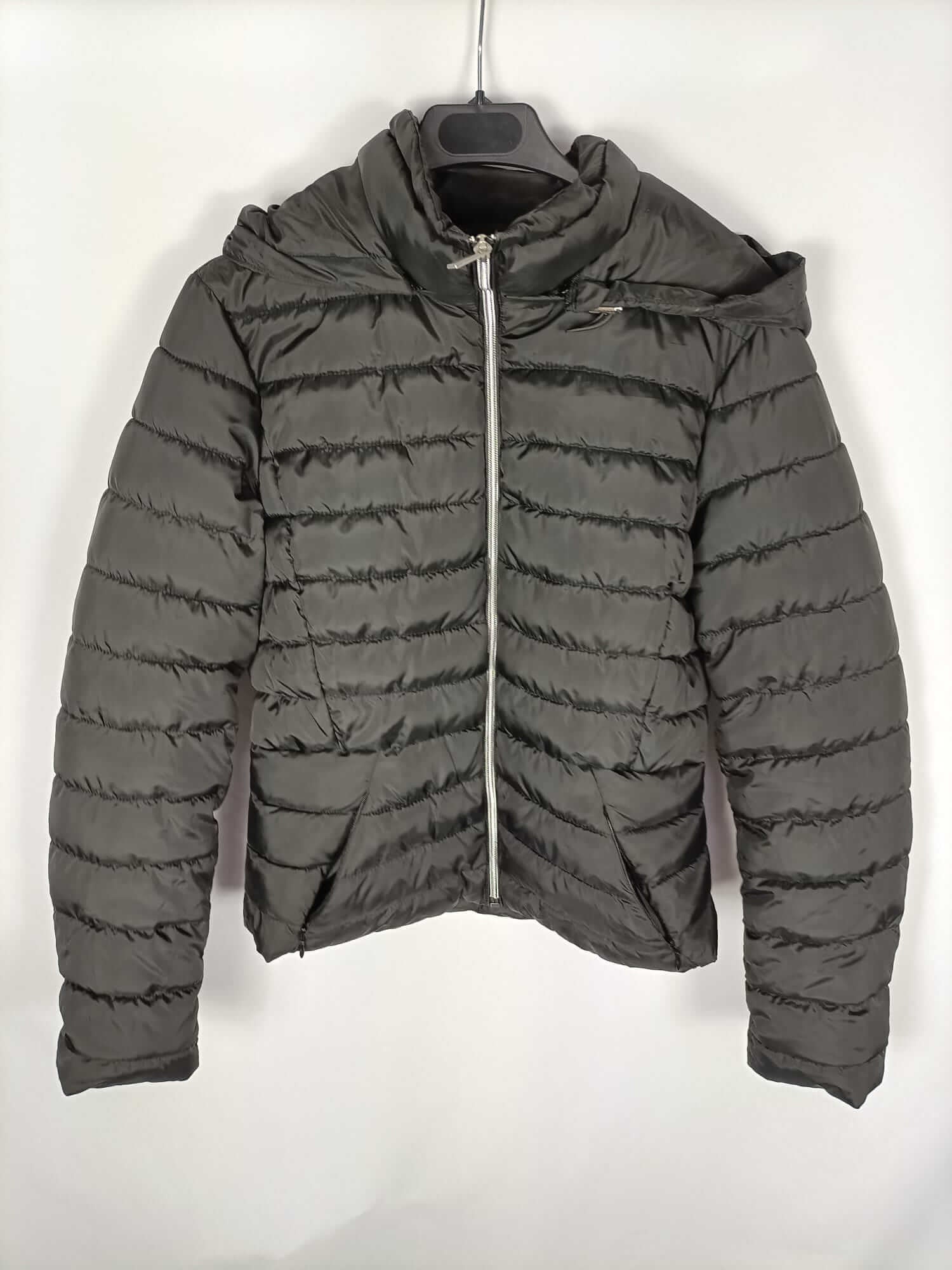 ZARA.Plumas negro ligero T.m