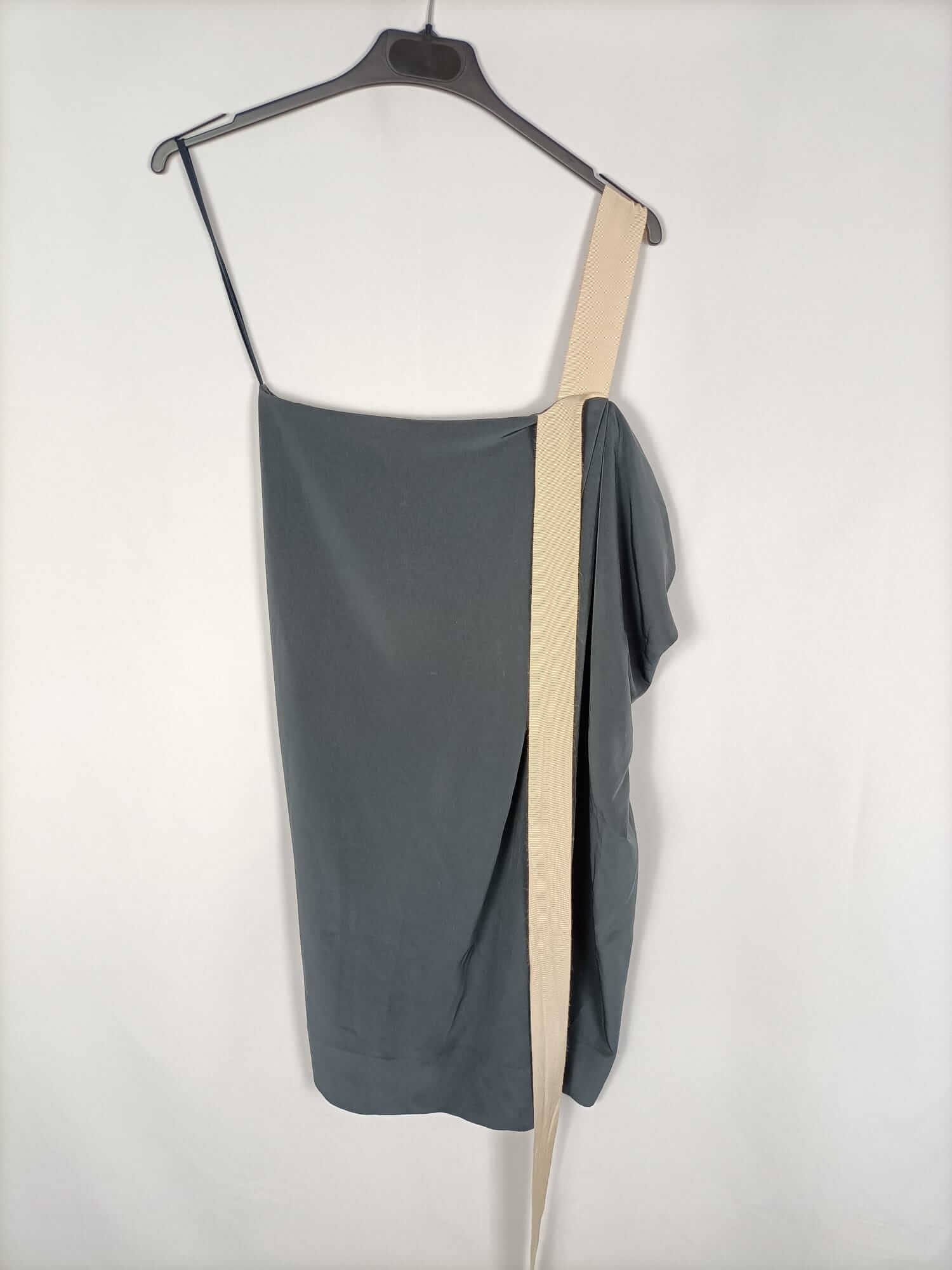 COS.Vestido gris asimétrico T.36