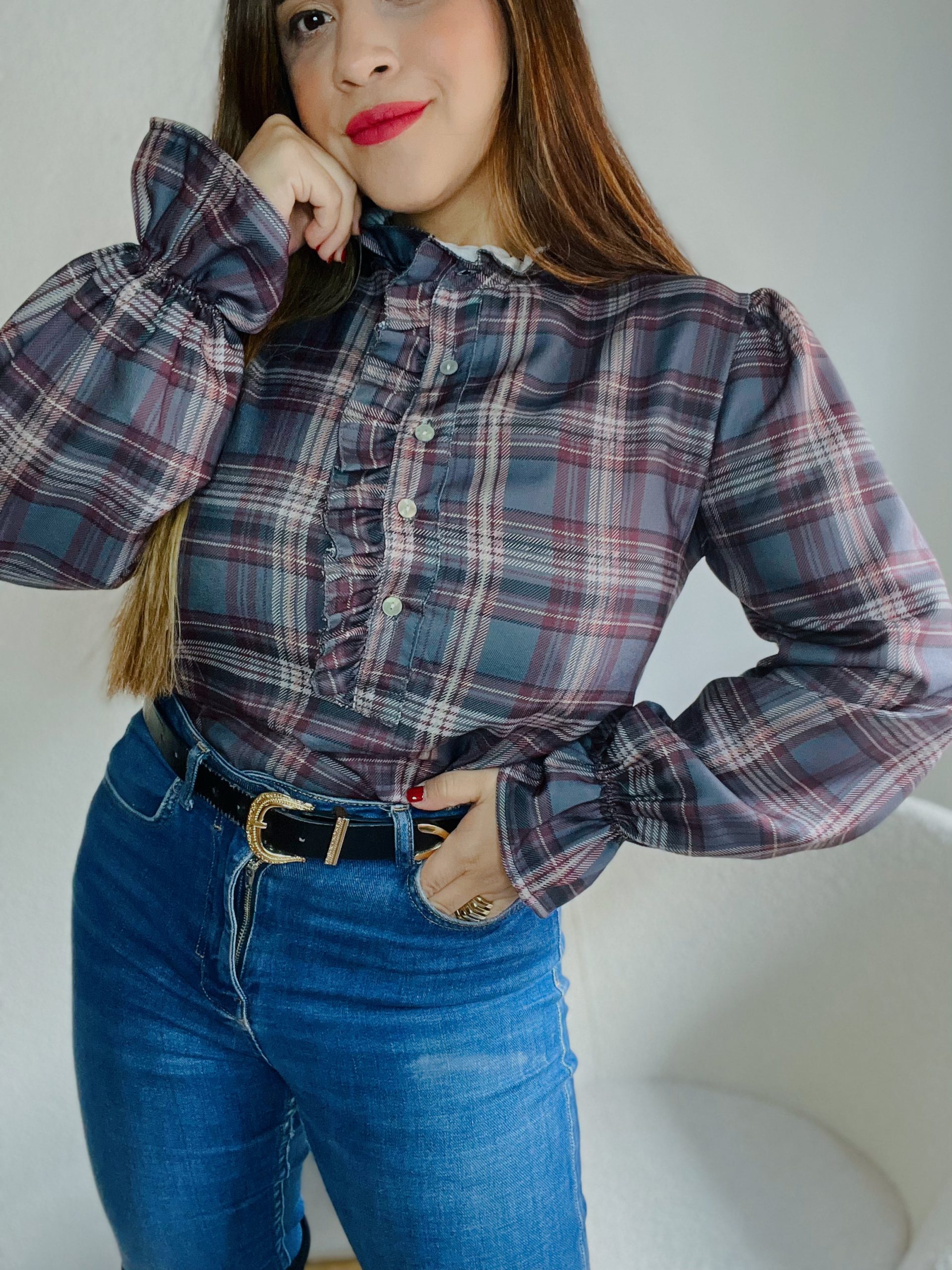 Blusa con Cuello Alto y Escote Cisne