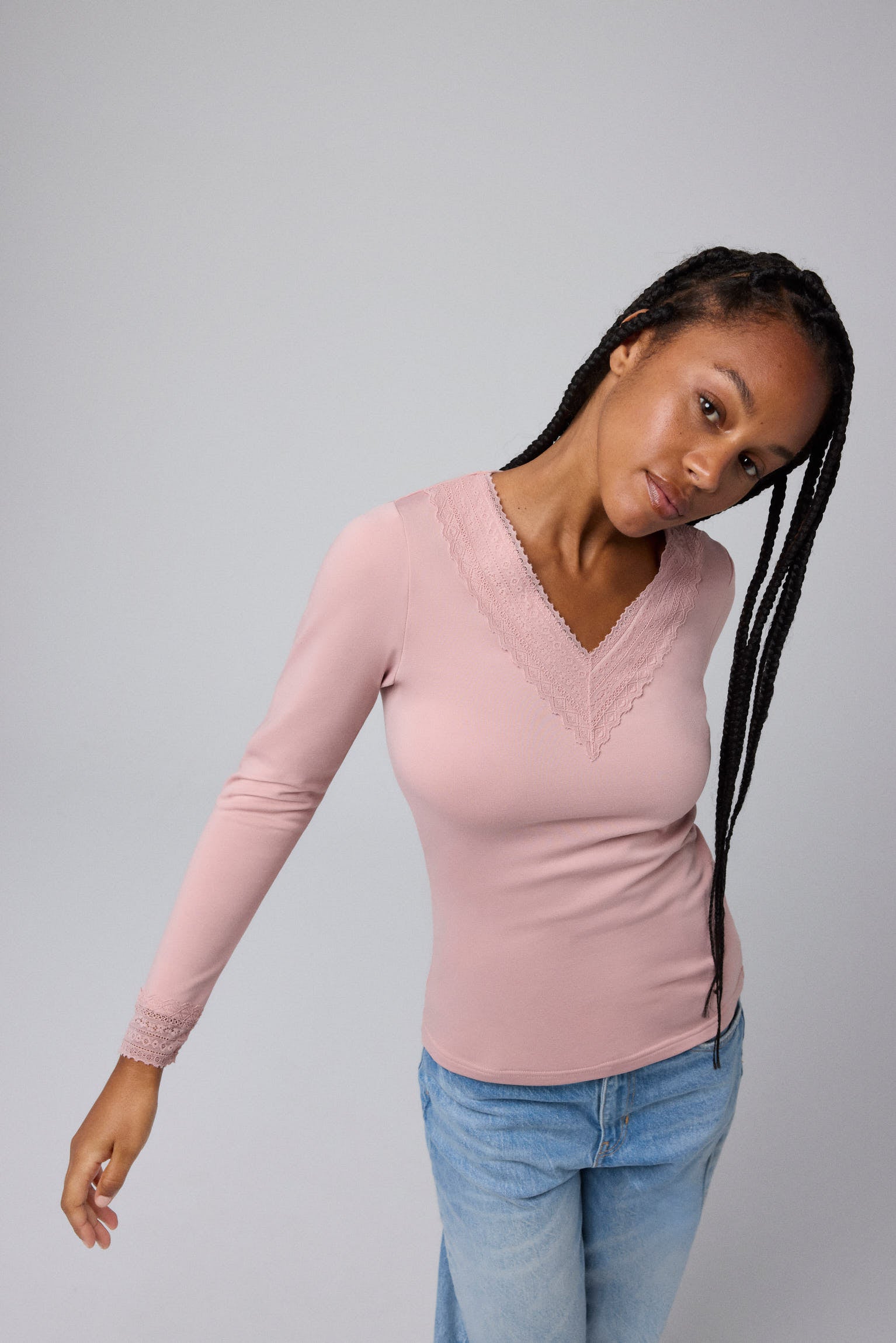 Camiseta térmica cuello pico encaje manga larga rosa palo