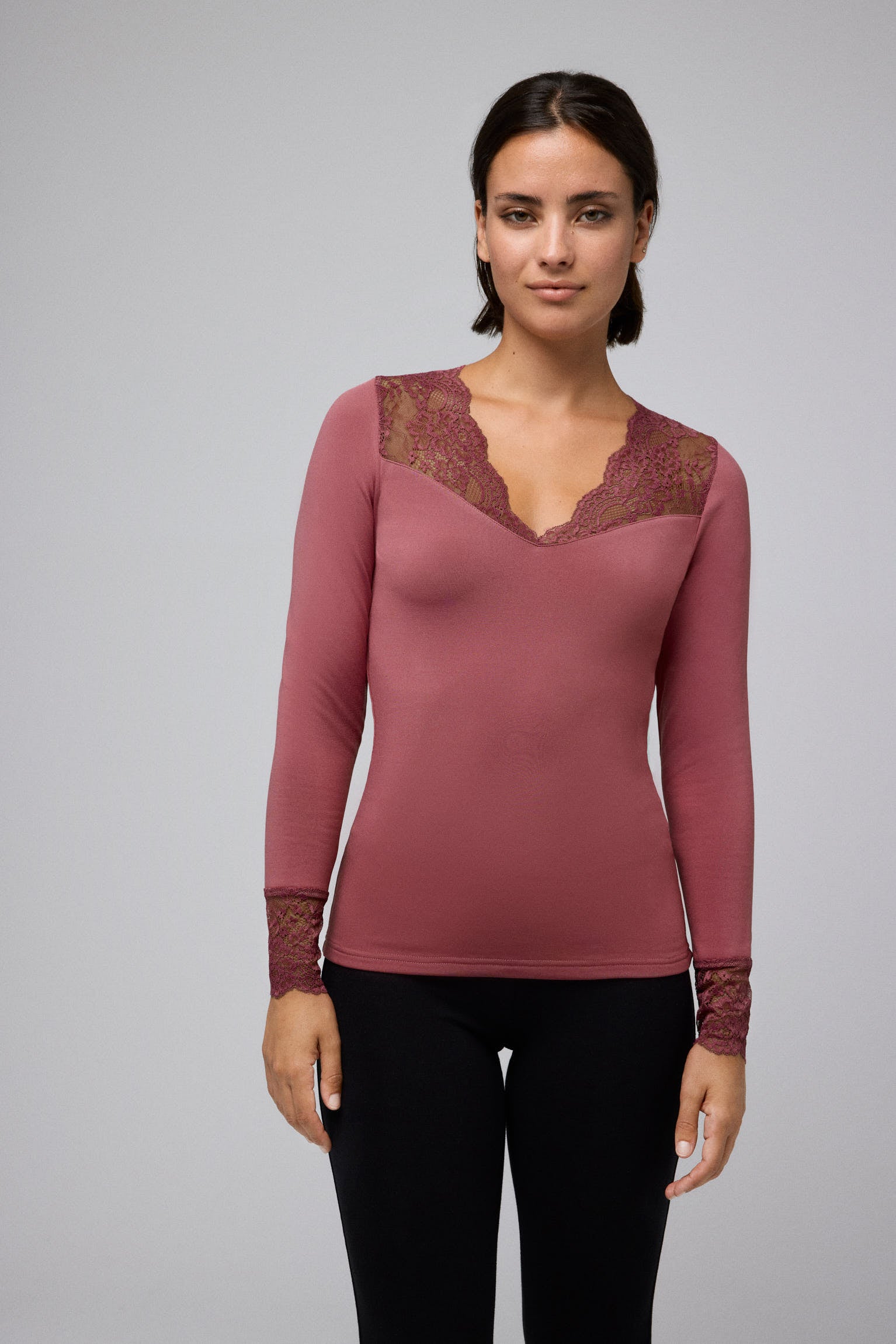 Camiseta térmica manga larga detalle encaje rosa