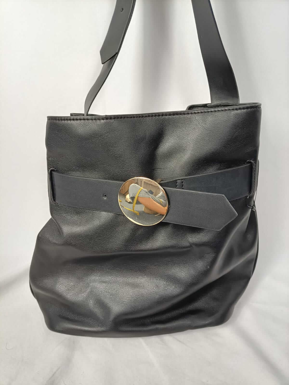 ZARA. Bolso negro polipiel