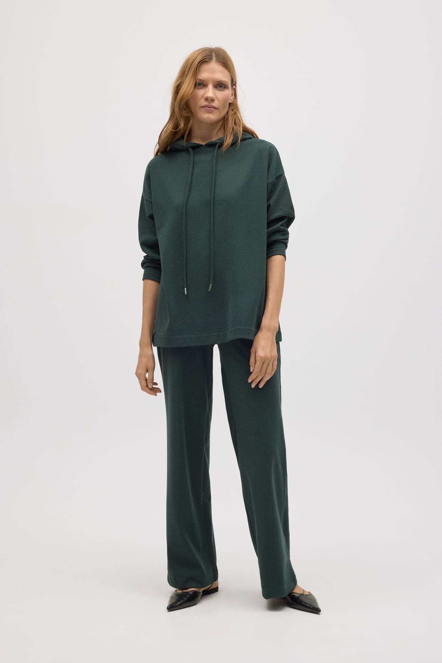 Sudadera cálida capucha ajustable con textura verde botella