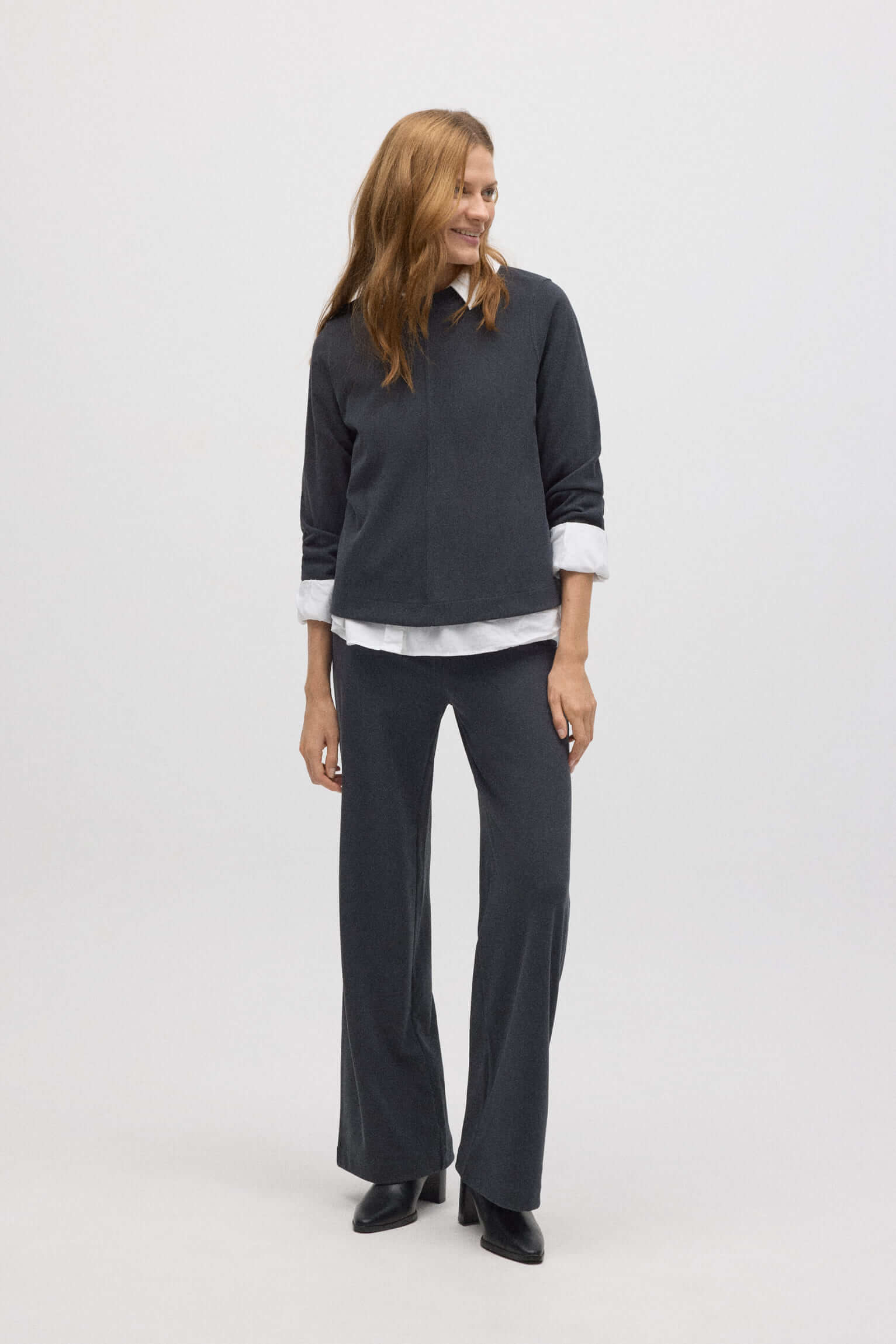 Pantalón recto con textura marengo