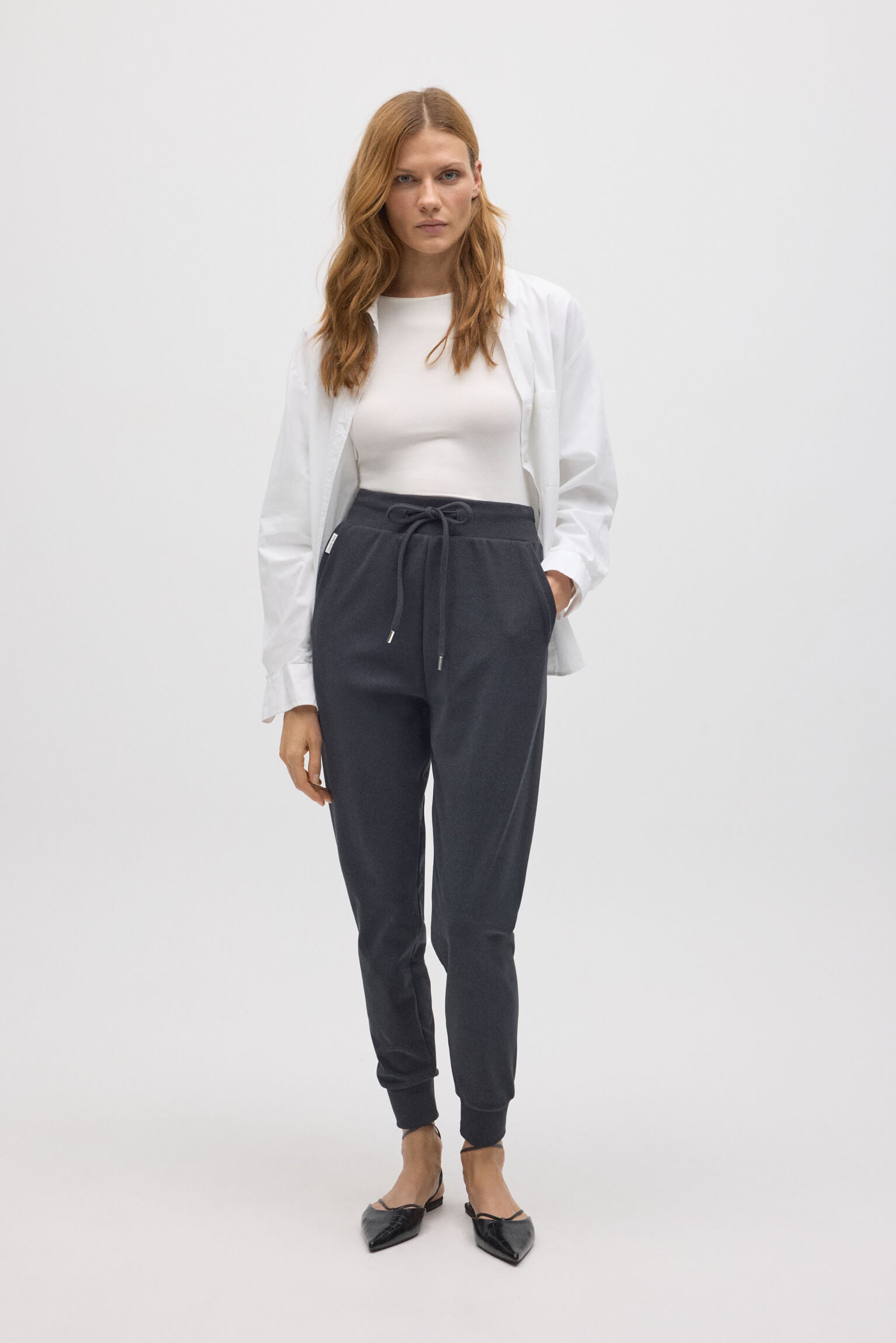 Pantalón jogger con textura marengo