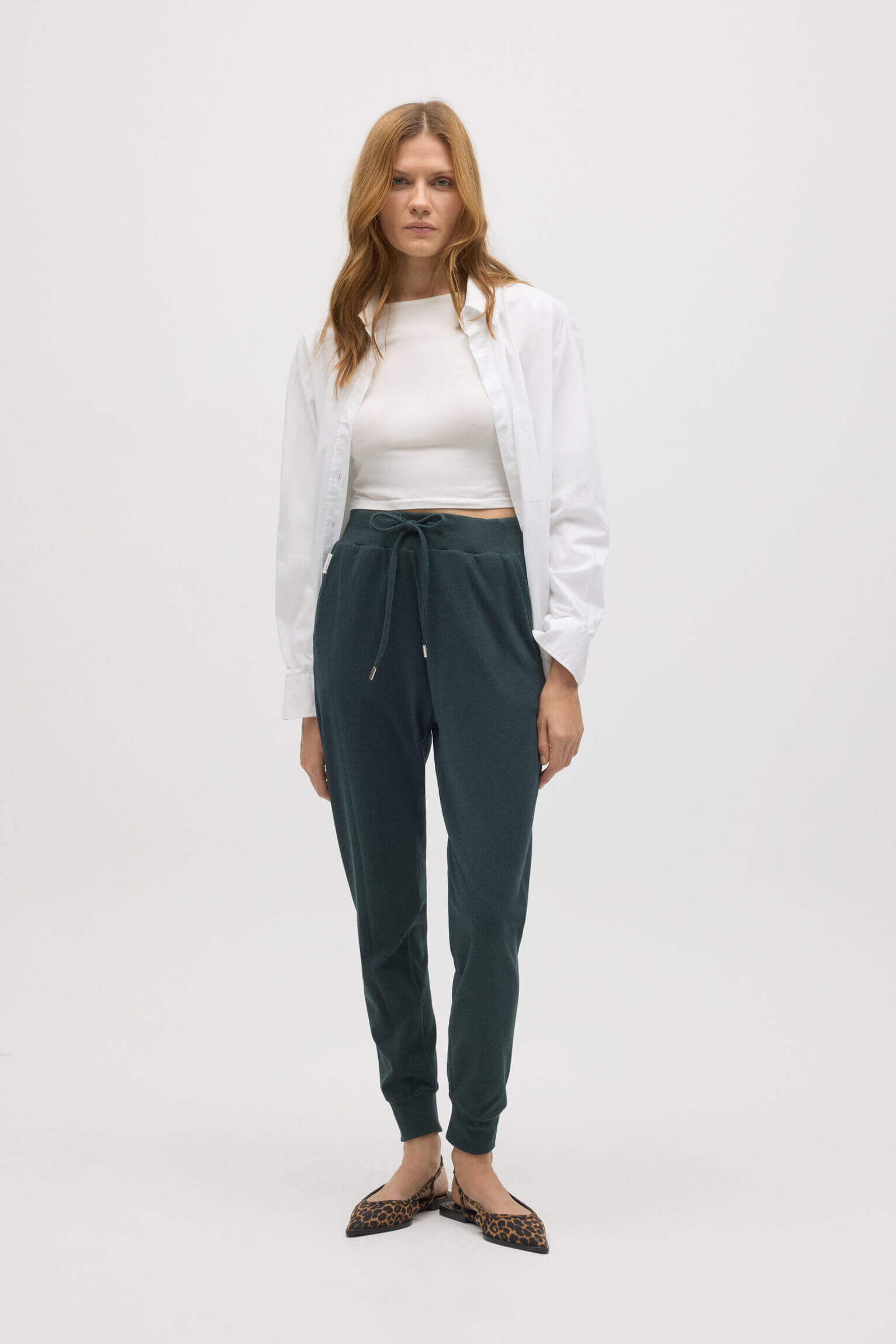 Pantalón jogger con textura verde botella