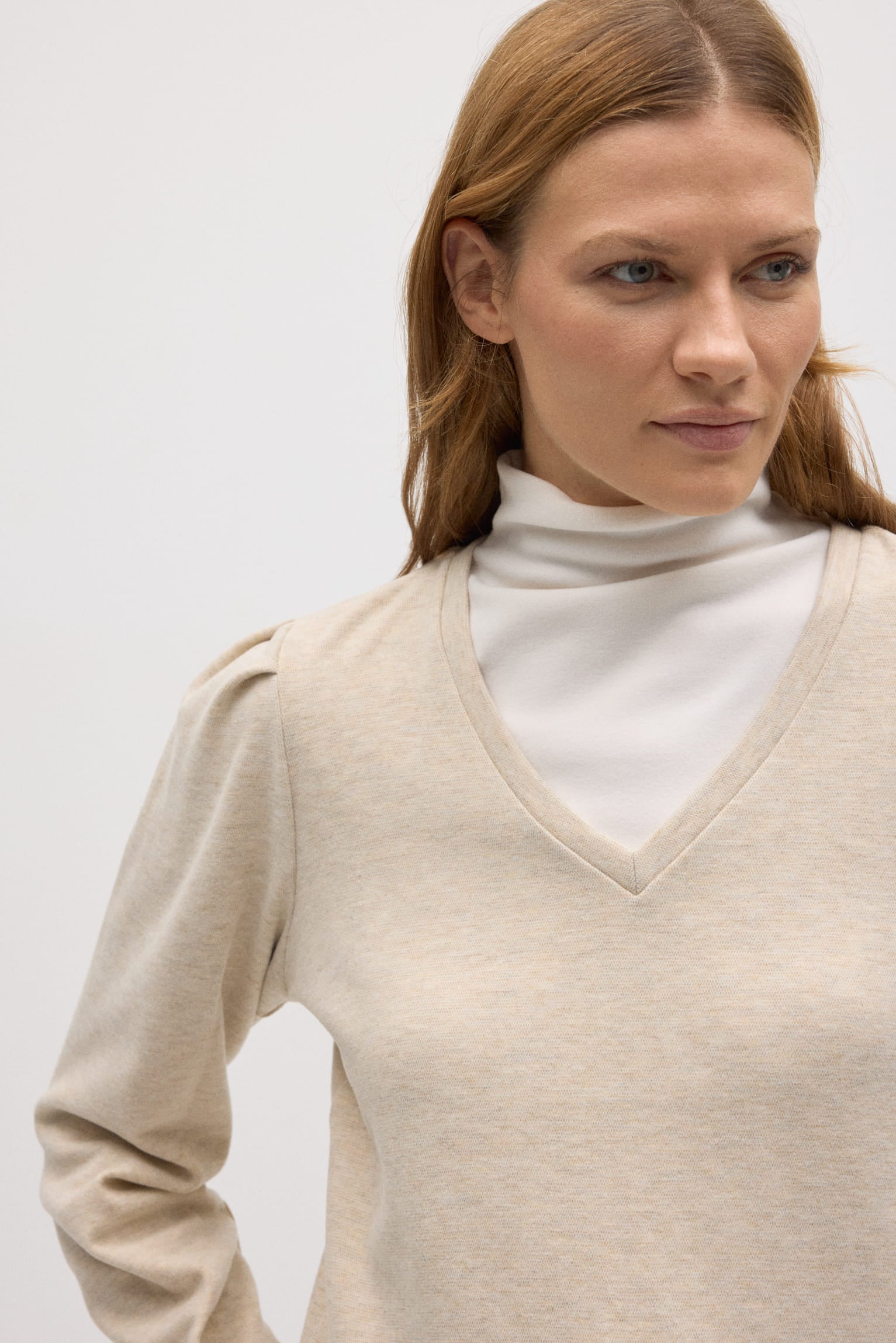 Jersey extra cómodo detalle hombros beige