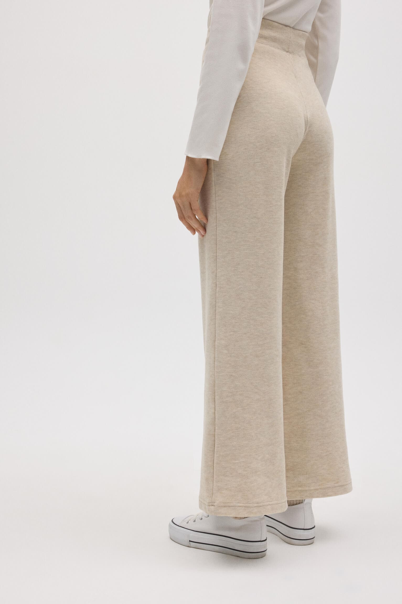 Pantalón extra cómodo recto beige