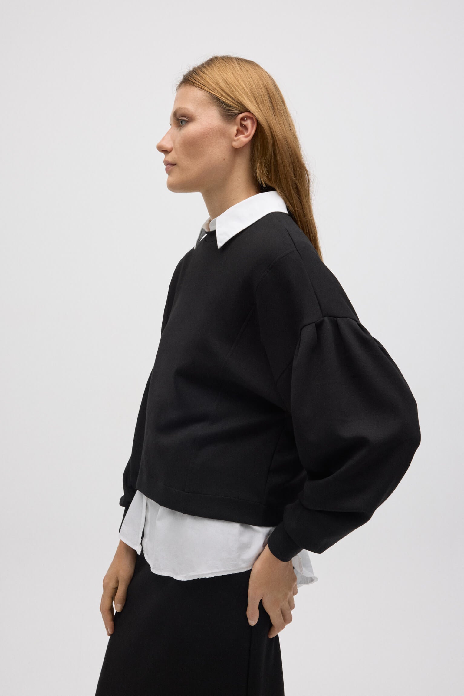 Sudadera mangas abullonadas fluida negro