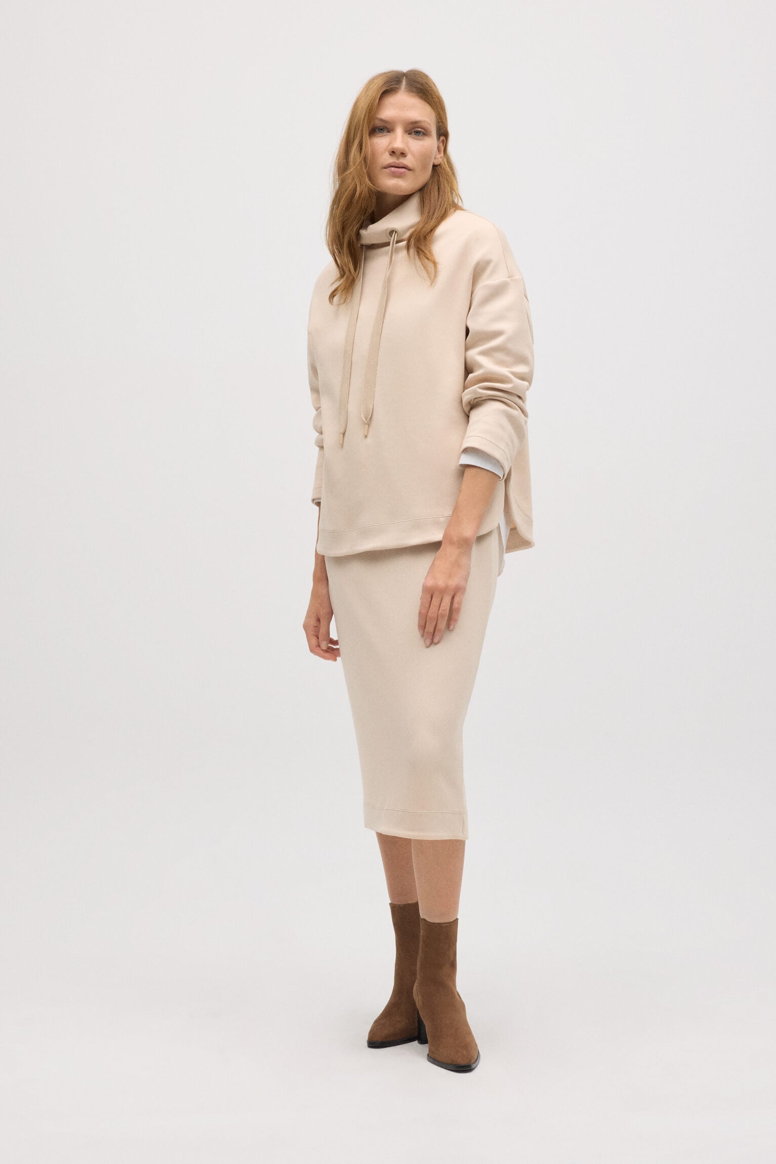 Sudadera con cuello fluida marfil