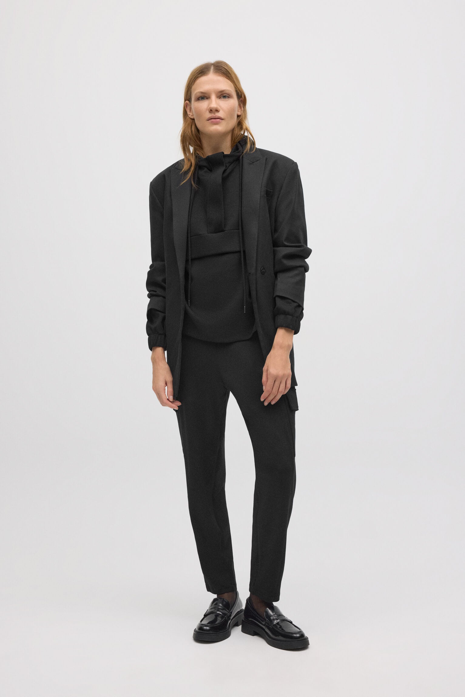 Pantalón cargo fluido negro