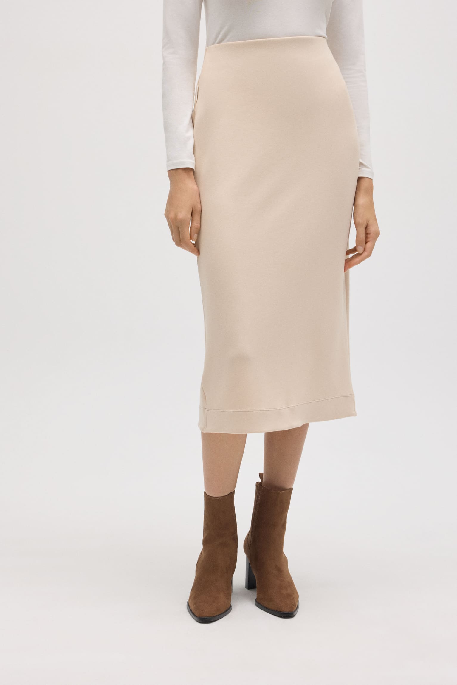 Falda midi fluida marfil