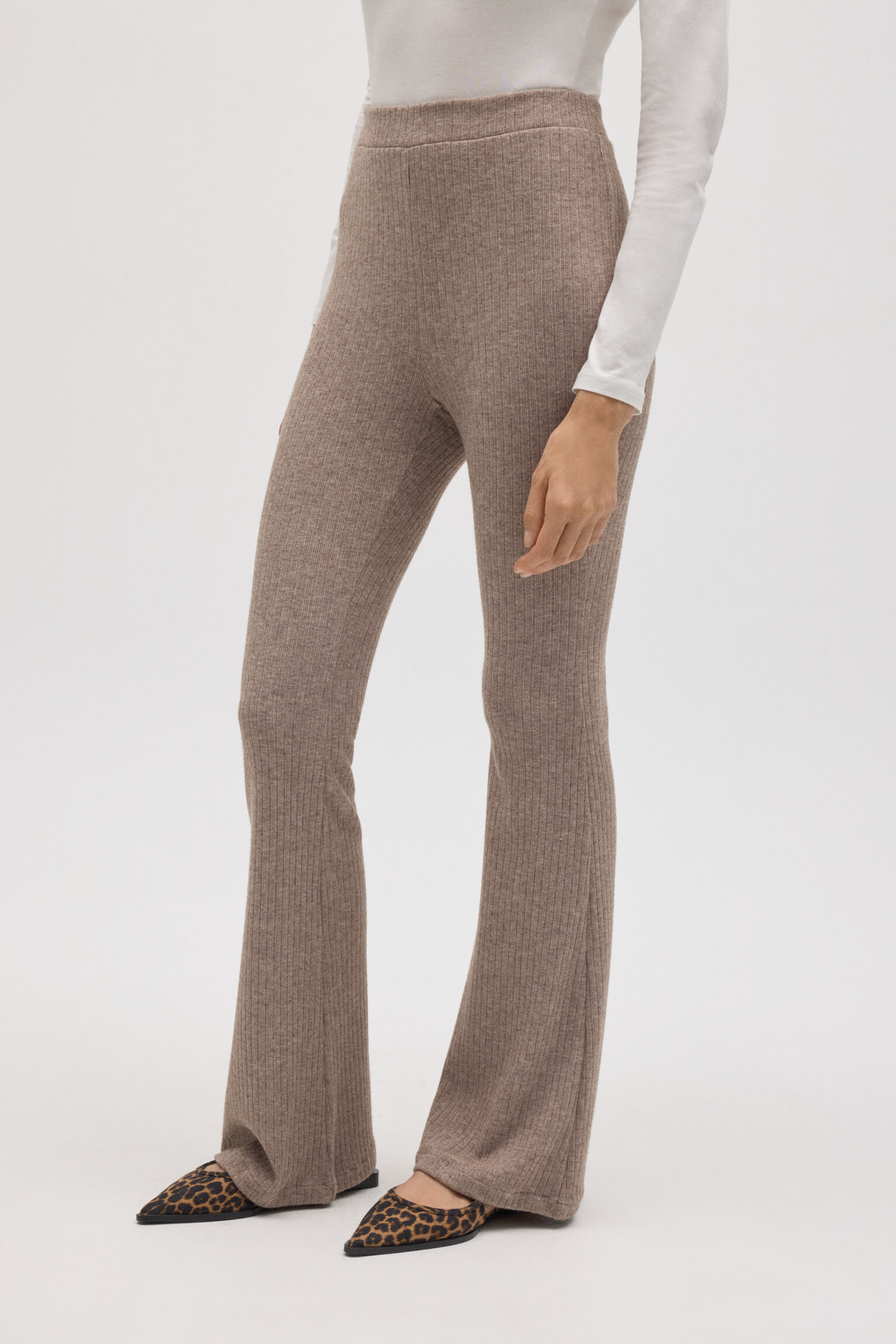 Pantalón flare punto canalé marrón