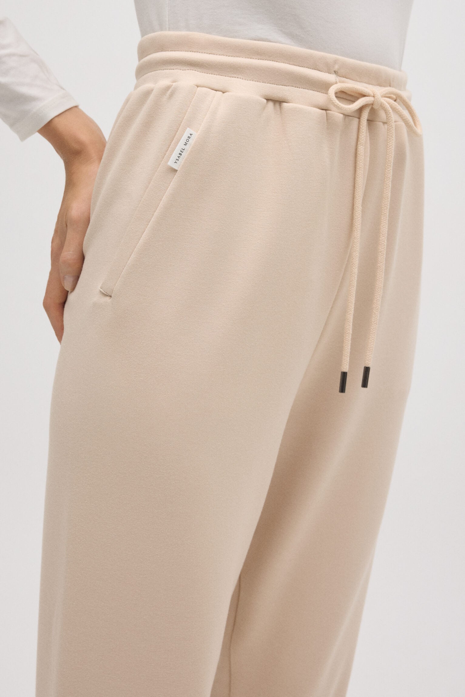 Pantalón jogger fluido marfil