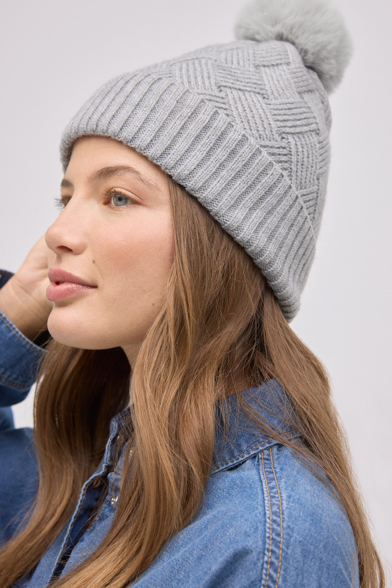 Gorro afelpado con pompón