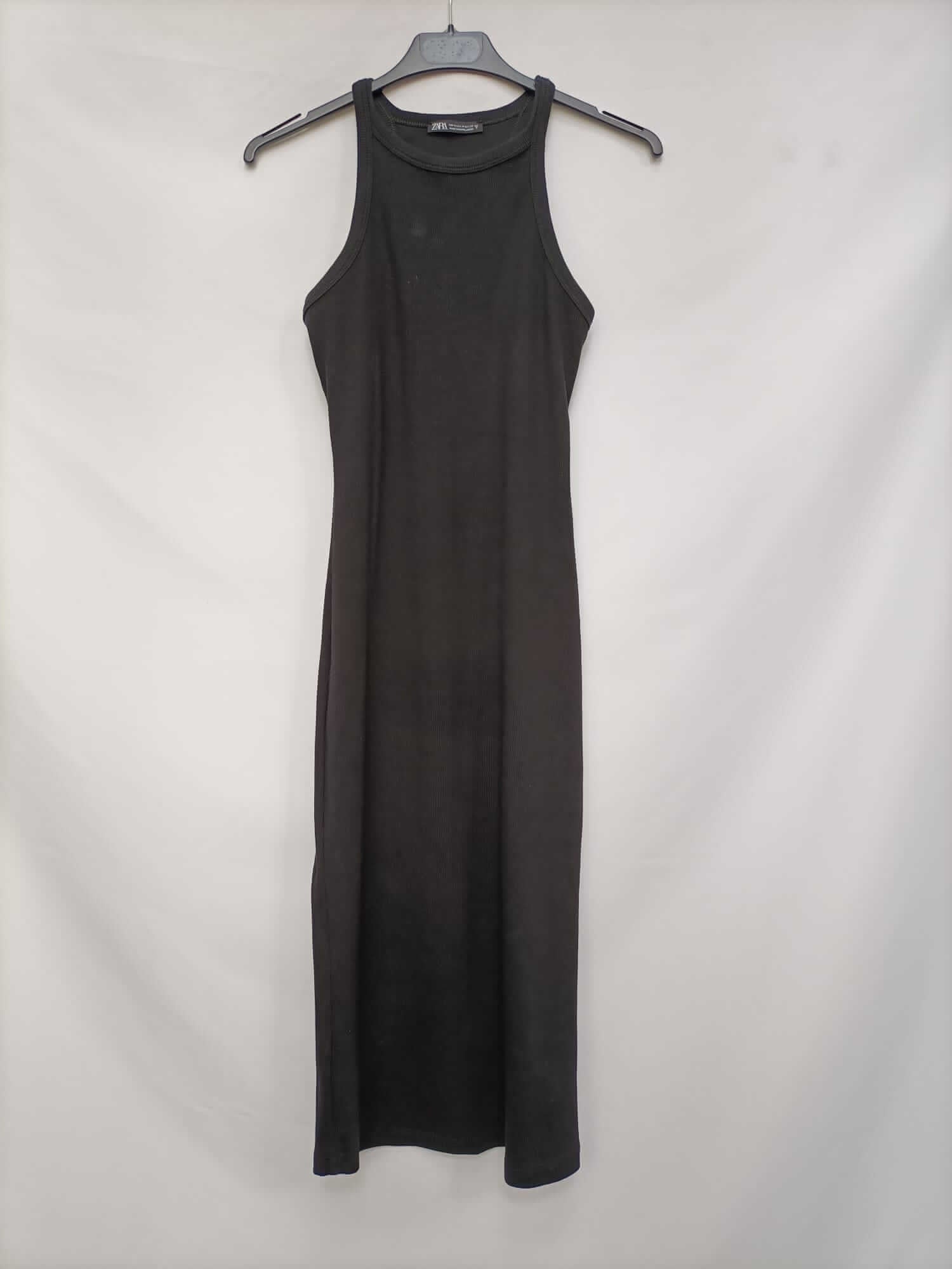 ZARA.Vestido midi negro ajustado T.m
