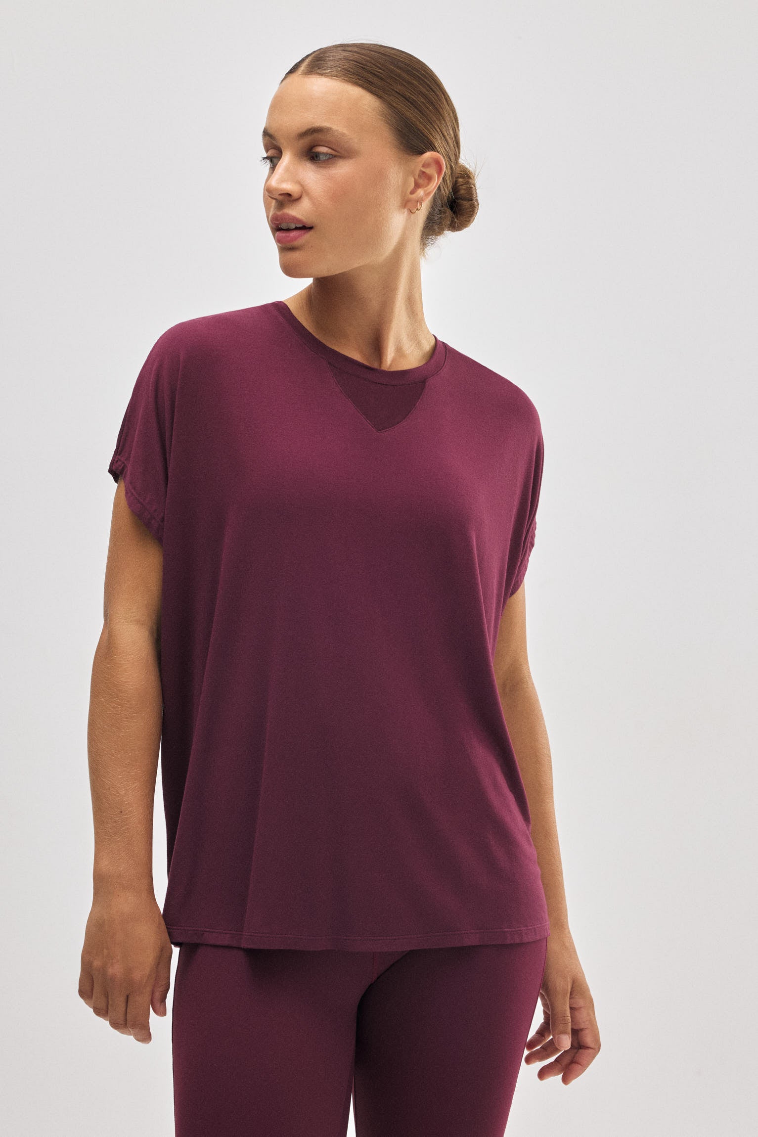 Camiseta deportiva manga corta burdeos