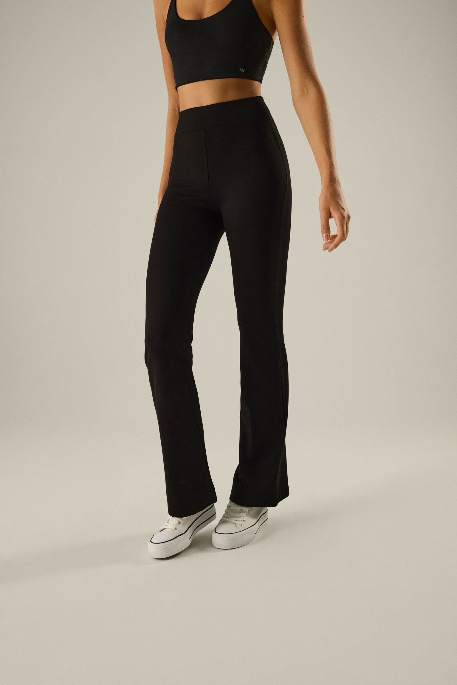 Leggings deportivo estilo flare