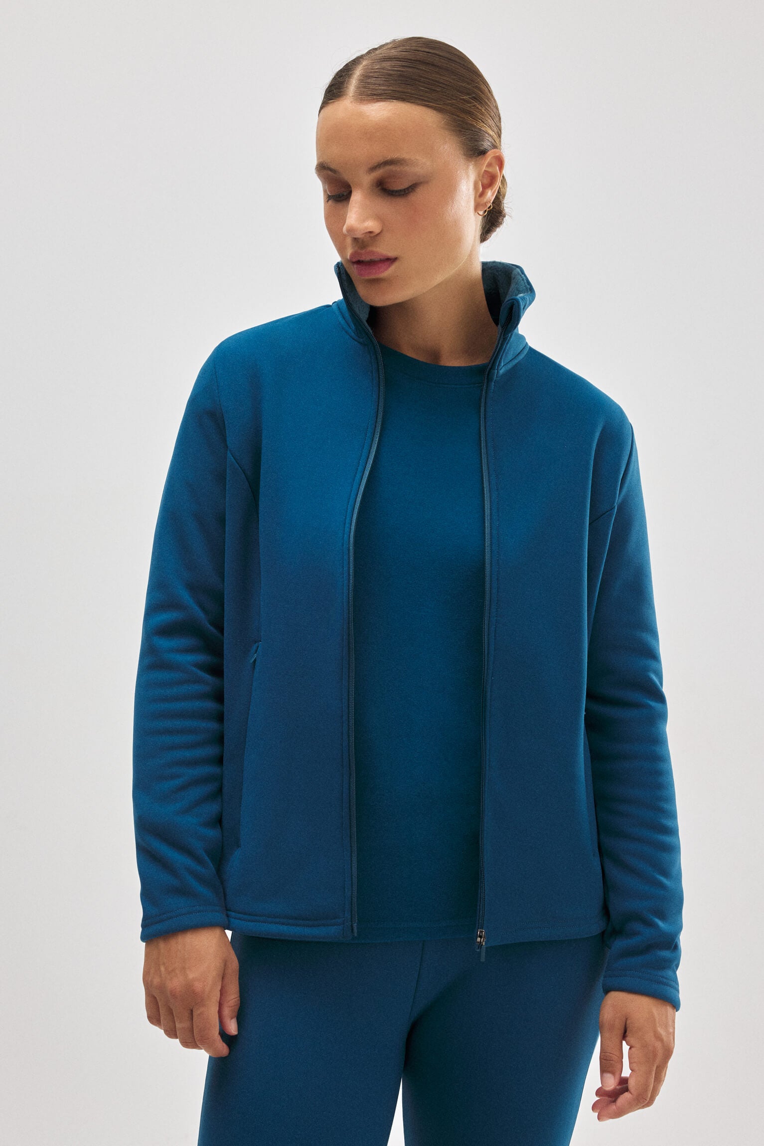 Chaqueta térmica ajustada estilo deportivo azul