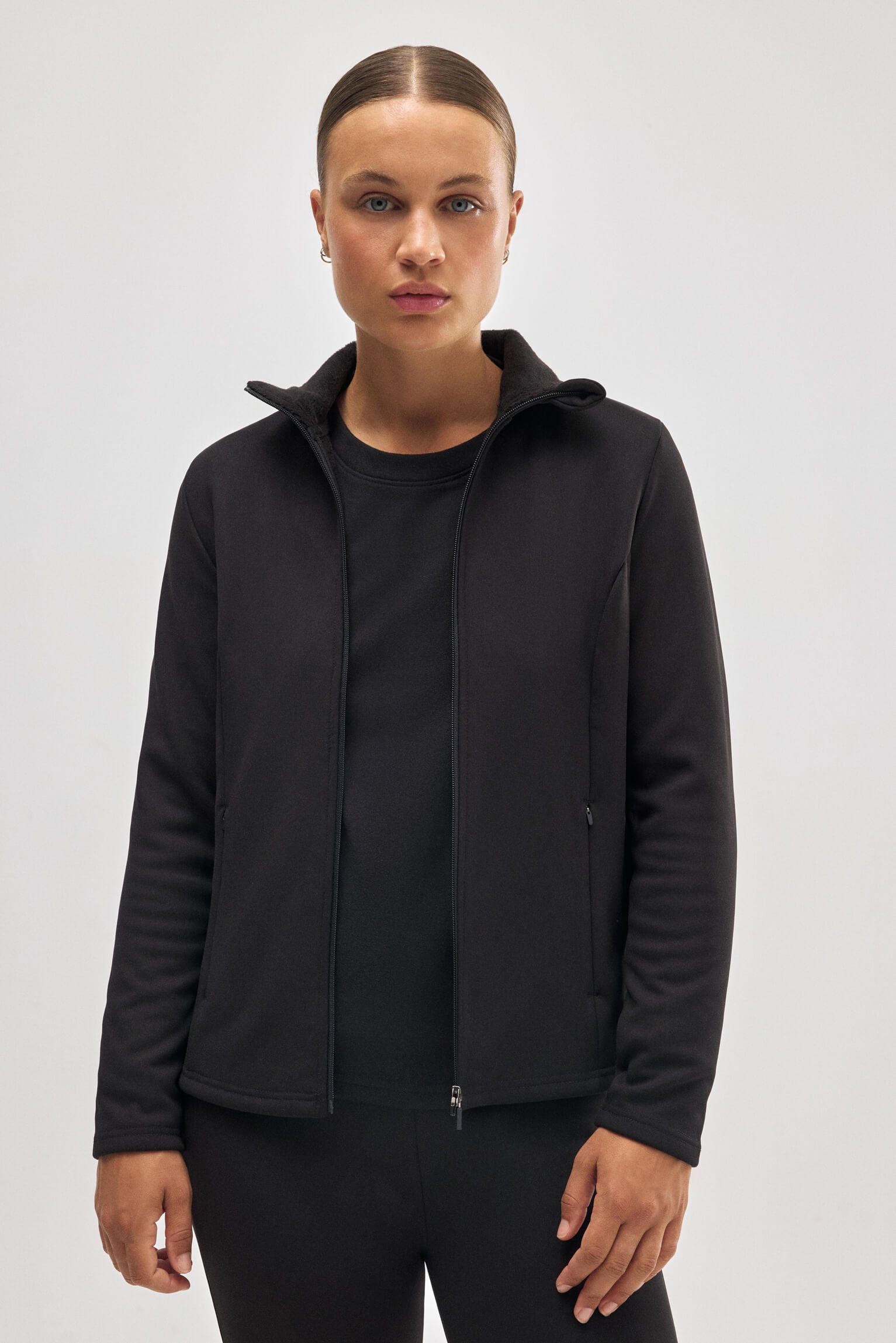 Chaqueta térmica ajustada deportiva negra