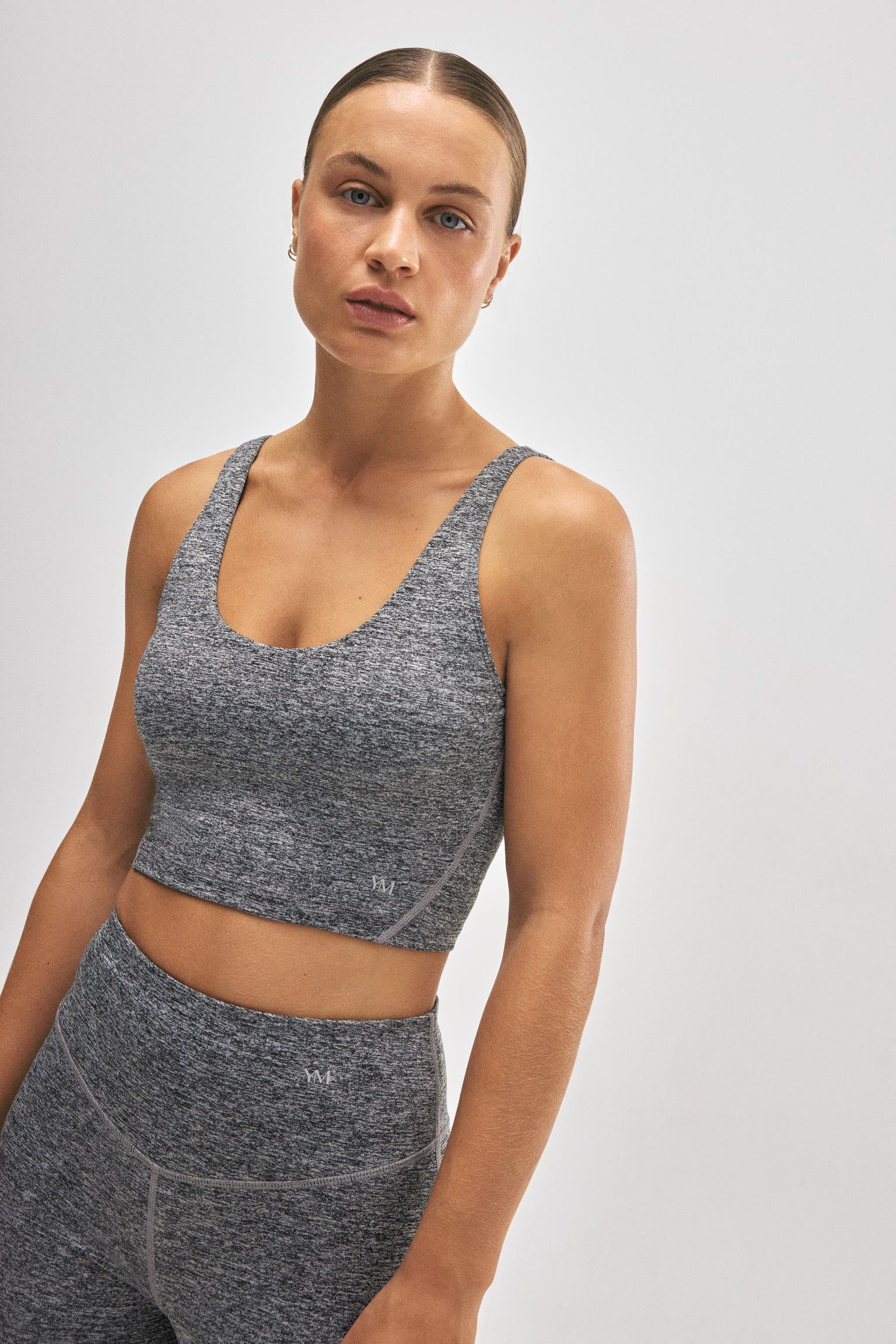 Sujetador deportivo con top interior gris