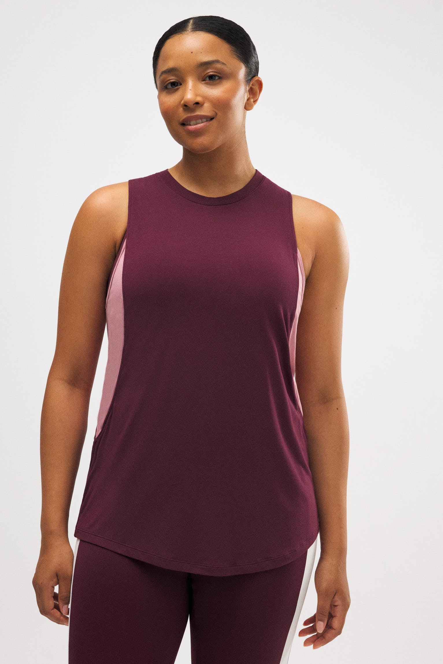 Camiseta deportiva sin mangas burdeos