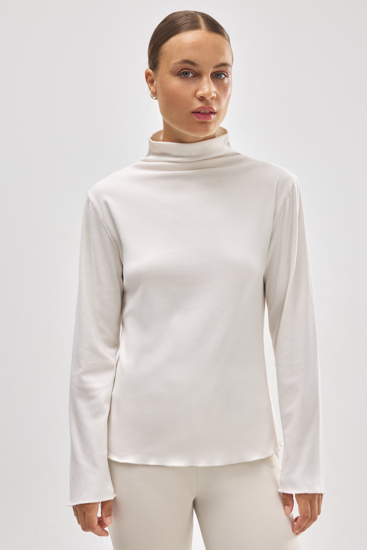 Camiseta térmica deportiva cuello perkins marfil