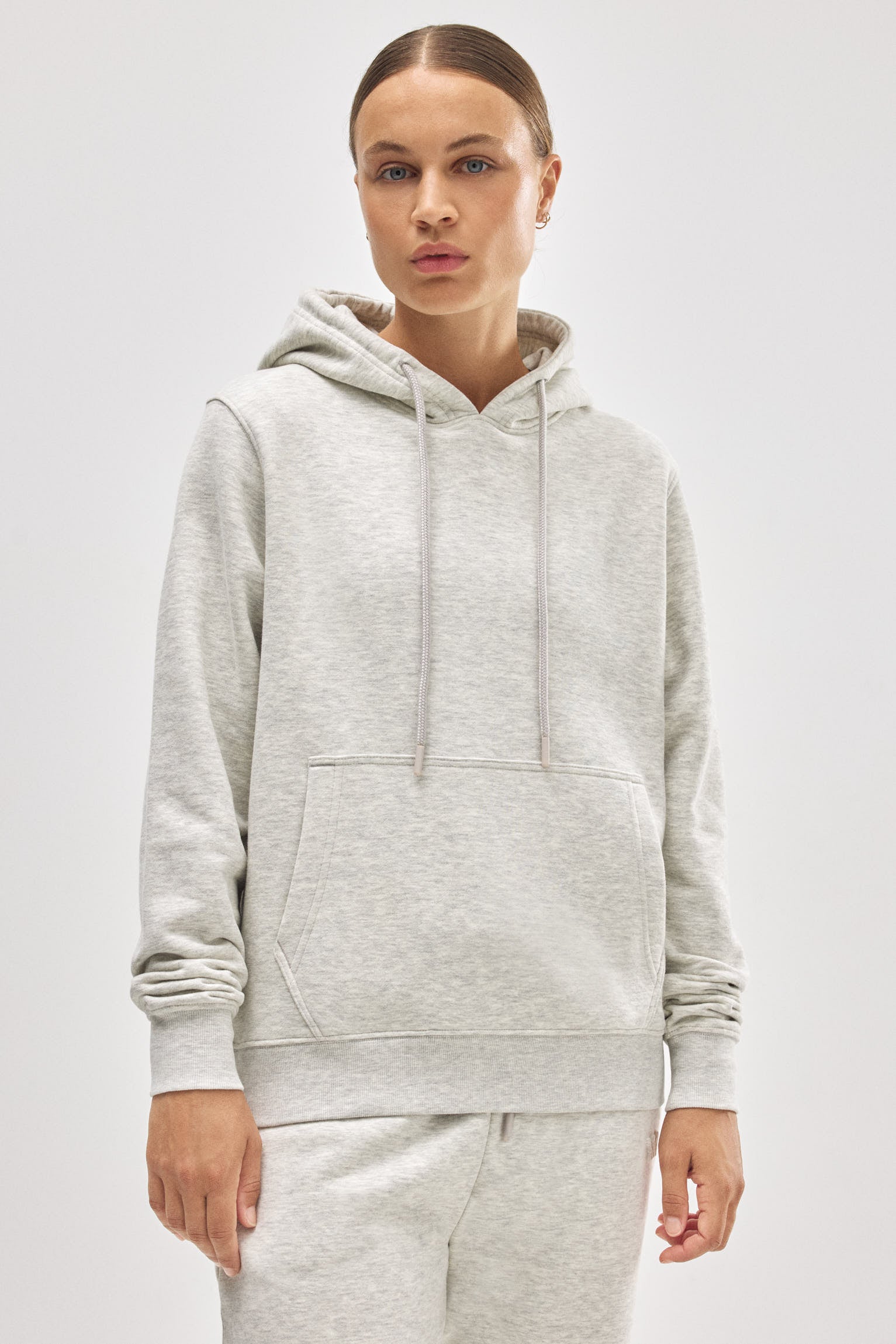 Sudadera con capucha ajustable interior afelpado gris