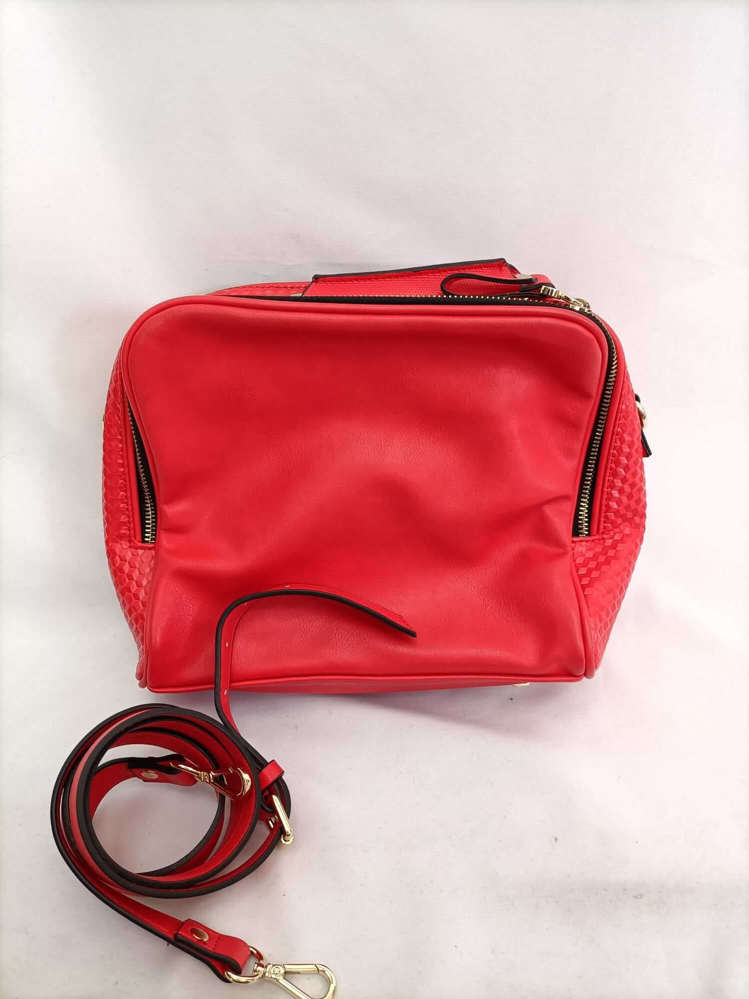 ZARA. Bolso rojo polipiel