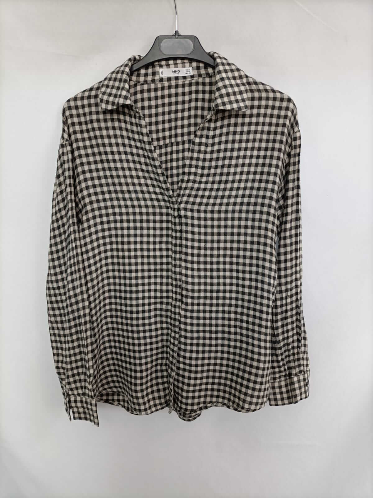 MANGO. Blusa de cuadros vichi beige y negro T.s