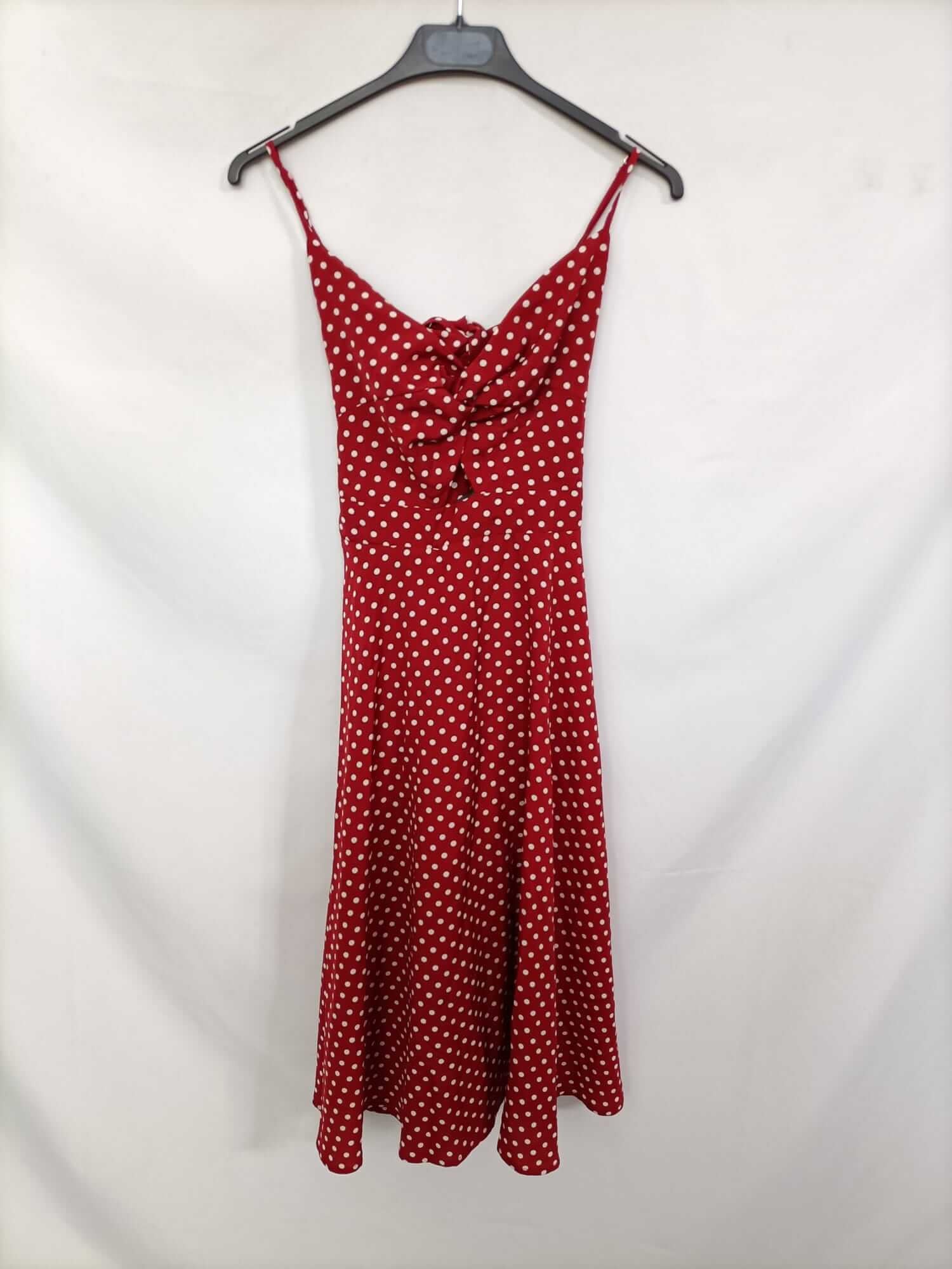 SHEIN. Vestido midi burdeos lunares T.s